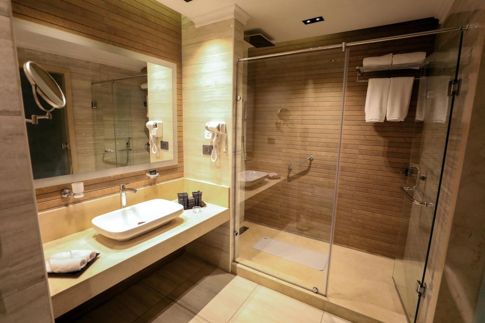 Photo of Deluxe Queen Room #1