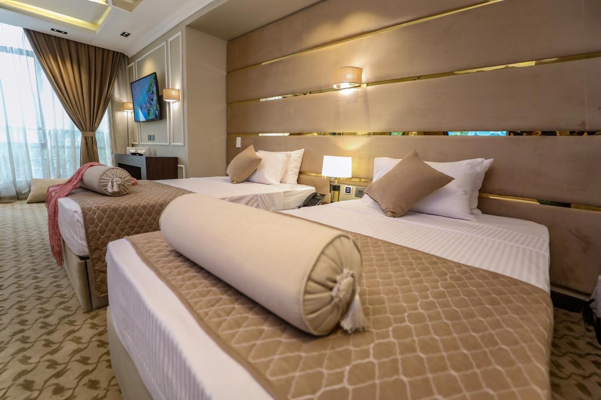 Photo of Superior Twin Room with City View #3