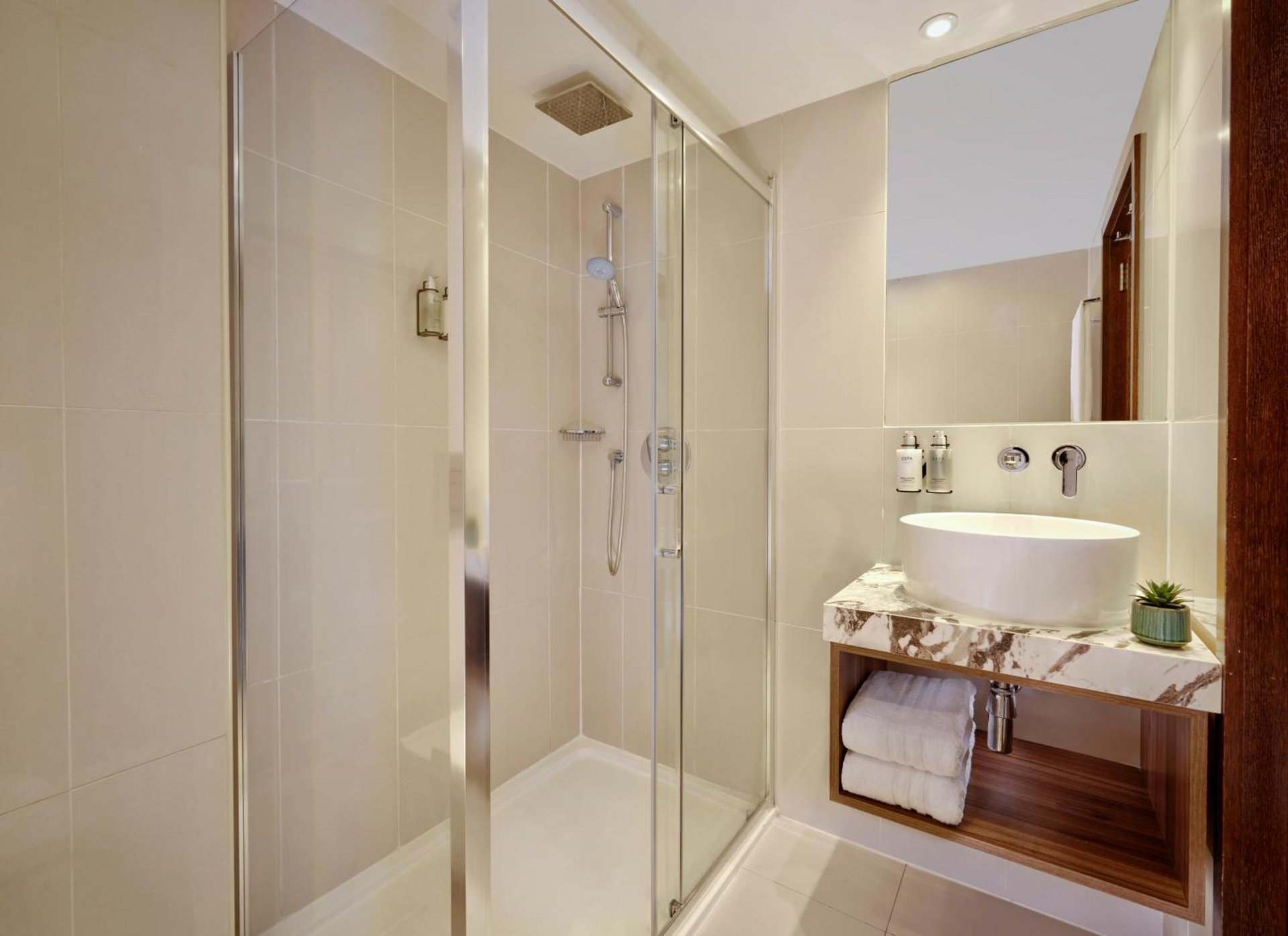 The Cura Hotel Kensington, London, a Tribute Portfolio Hotel photo 2