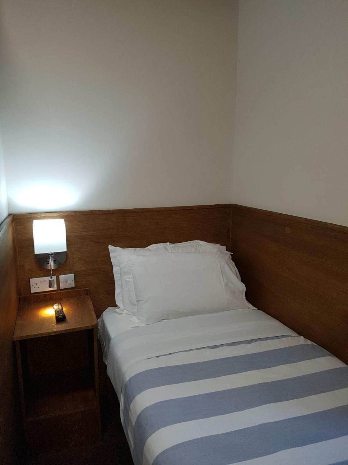 Cambridge House - Image 3