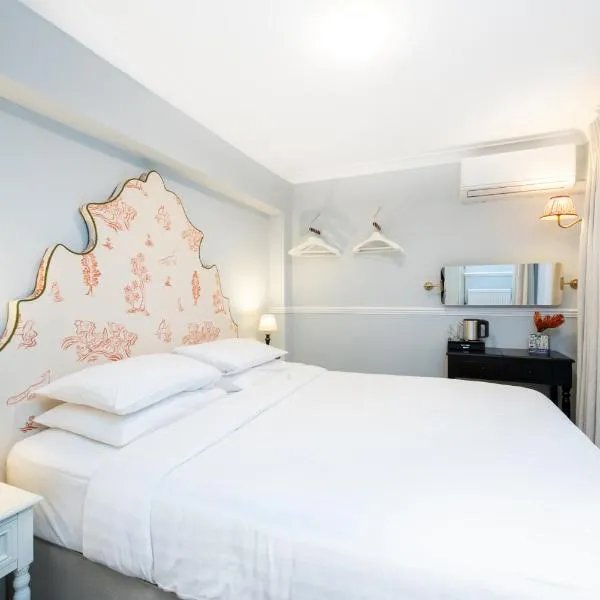Americana Hotel — Greater London, London
