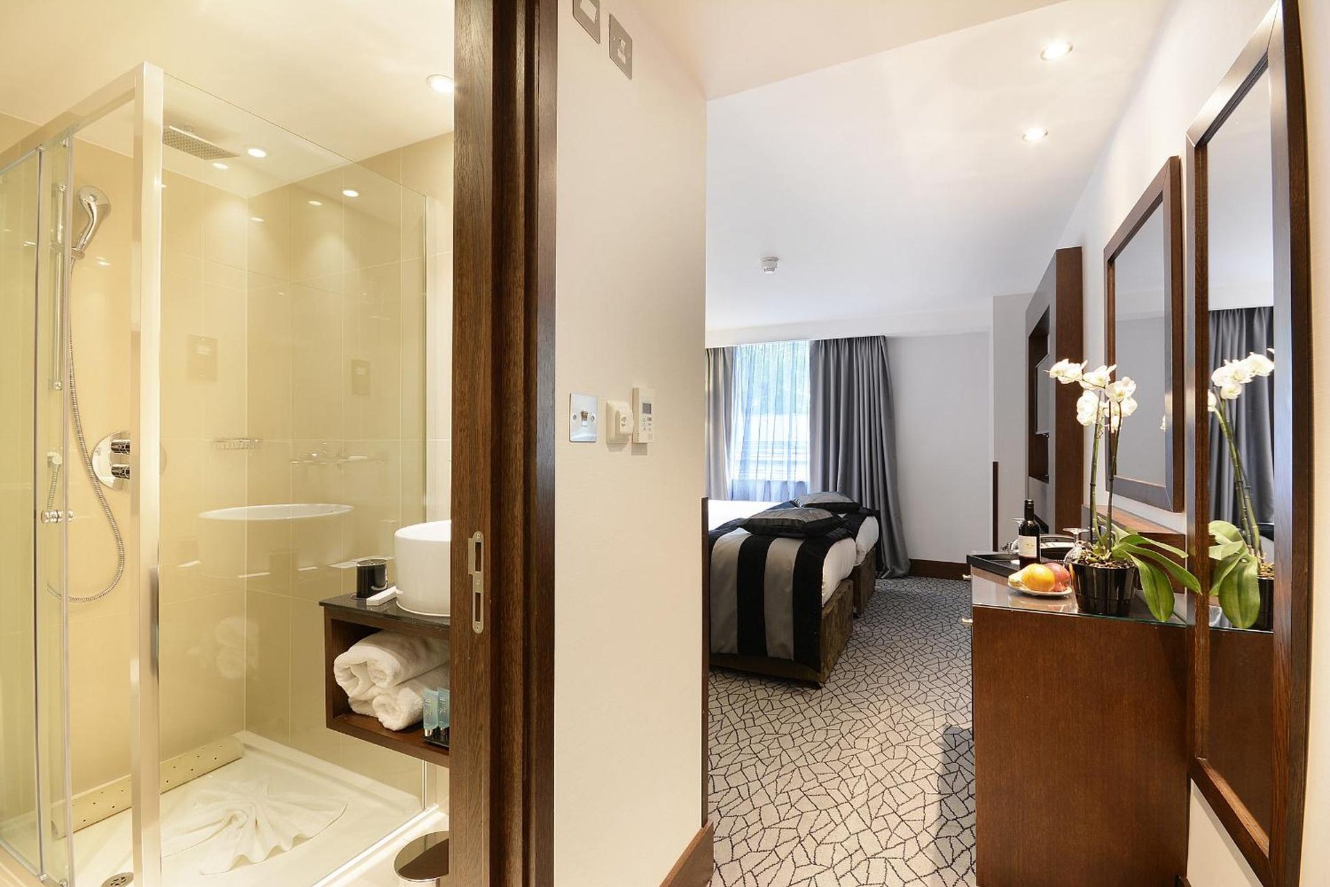 Park Grand Paddington Court photo 2