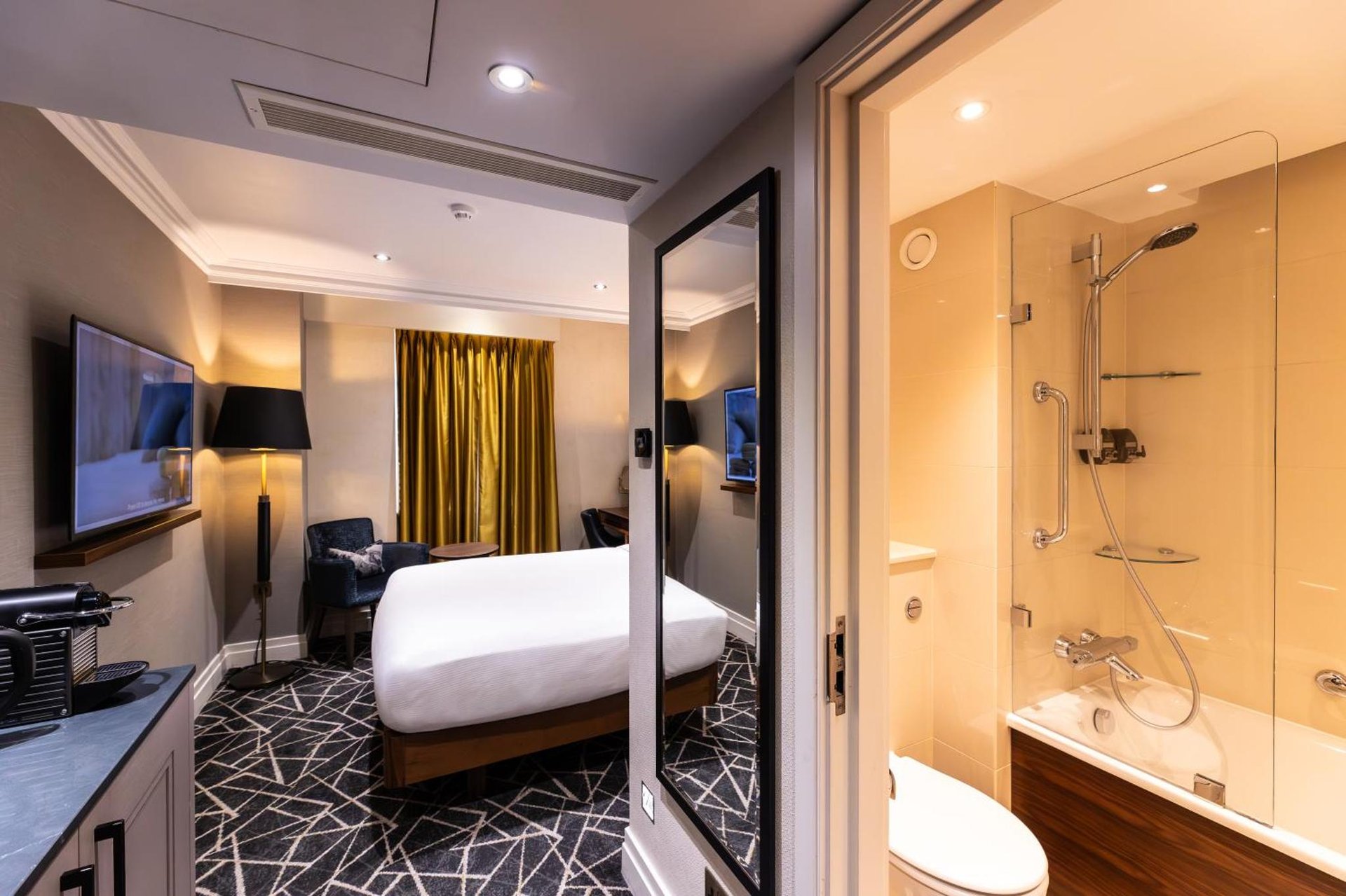 100 Queen's Gate Hotel London Kensington, Curio Collection by Hilton photo 2