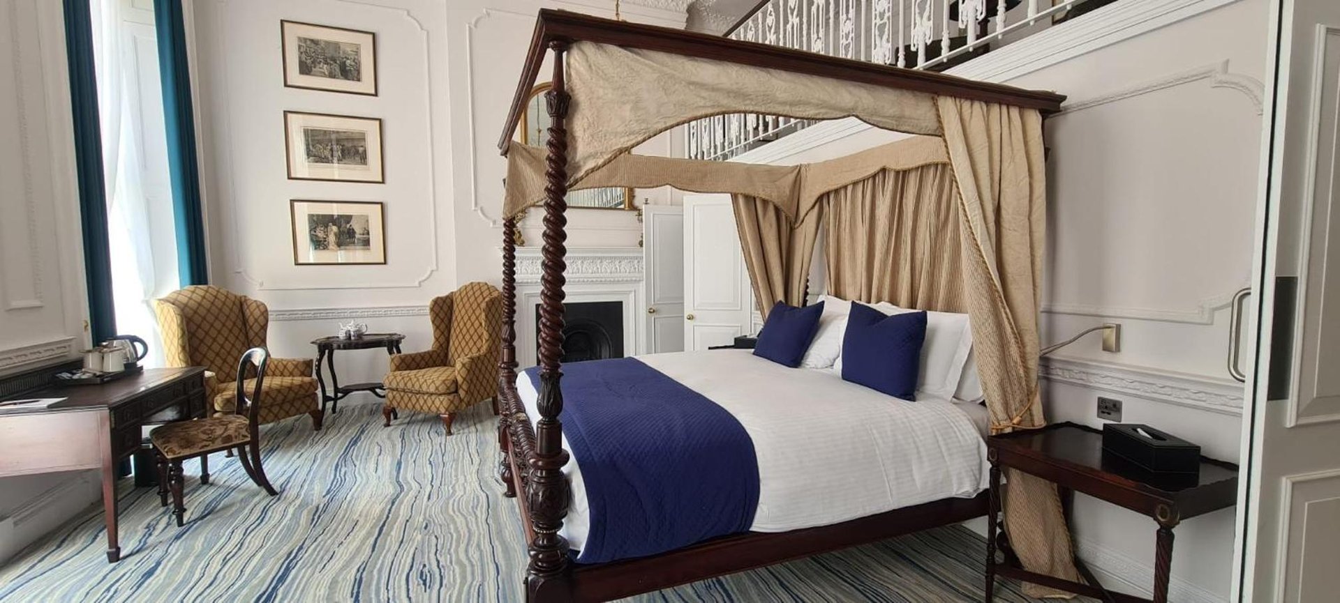 Commodore Hotel photo 1