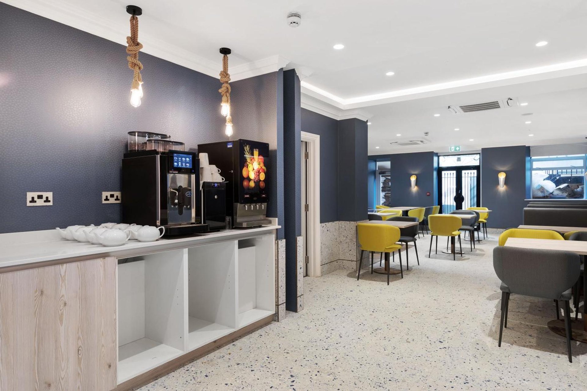 Commodore Hotel photo 3