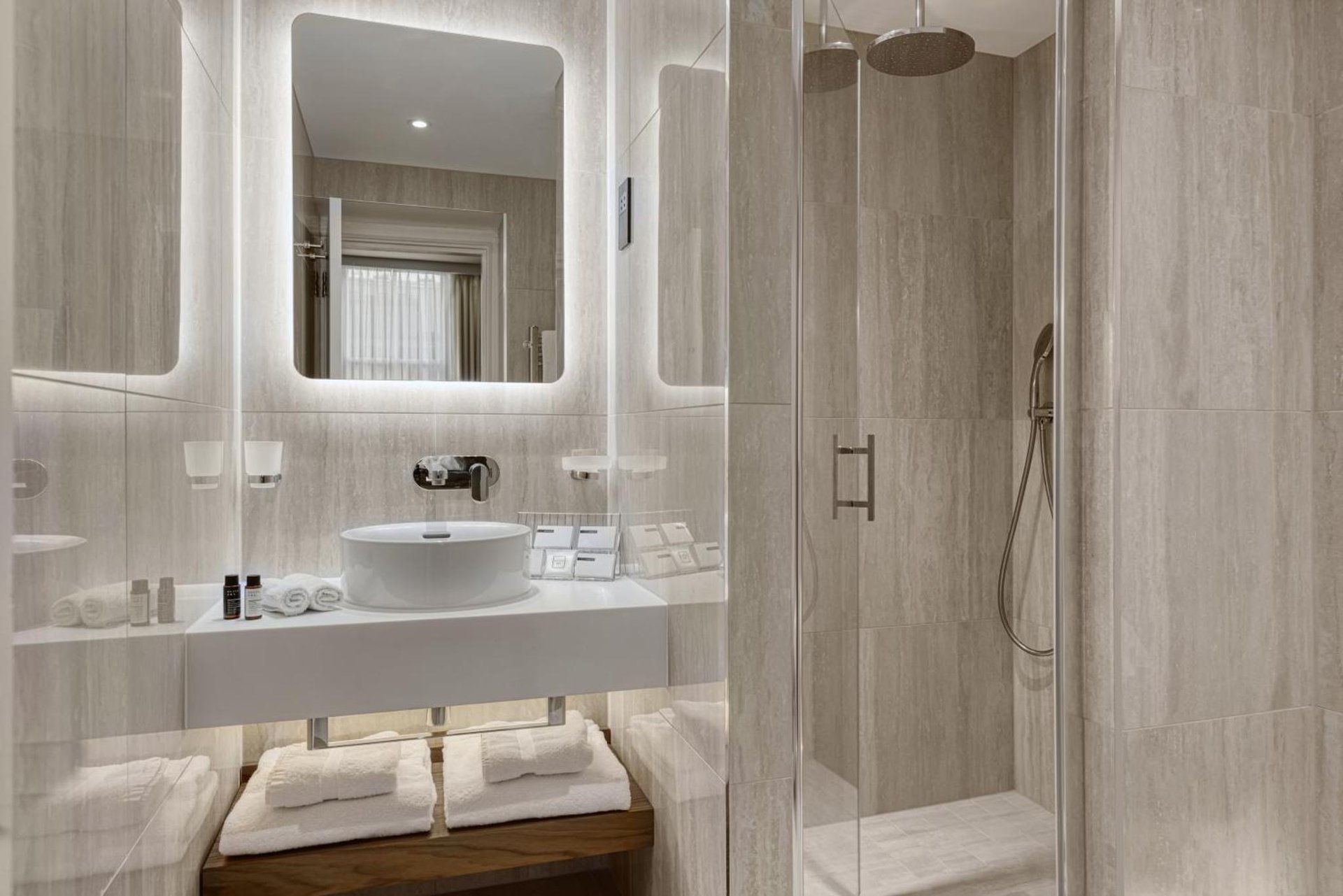 The Queens Gate Hotel photo 2