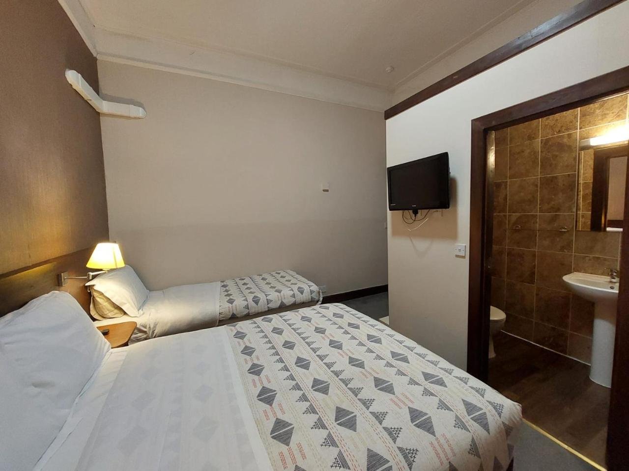 Photo of Family Room (3 Adults) #7