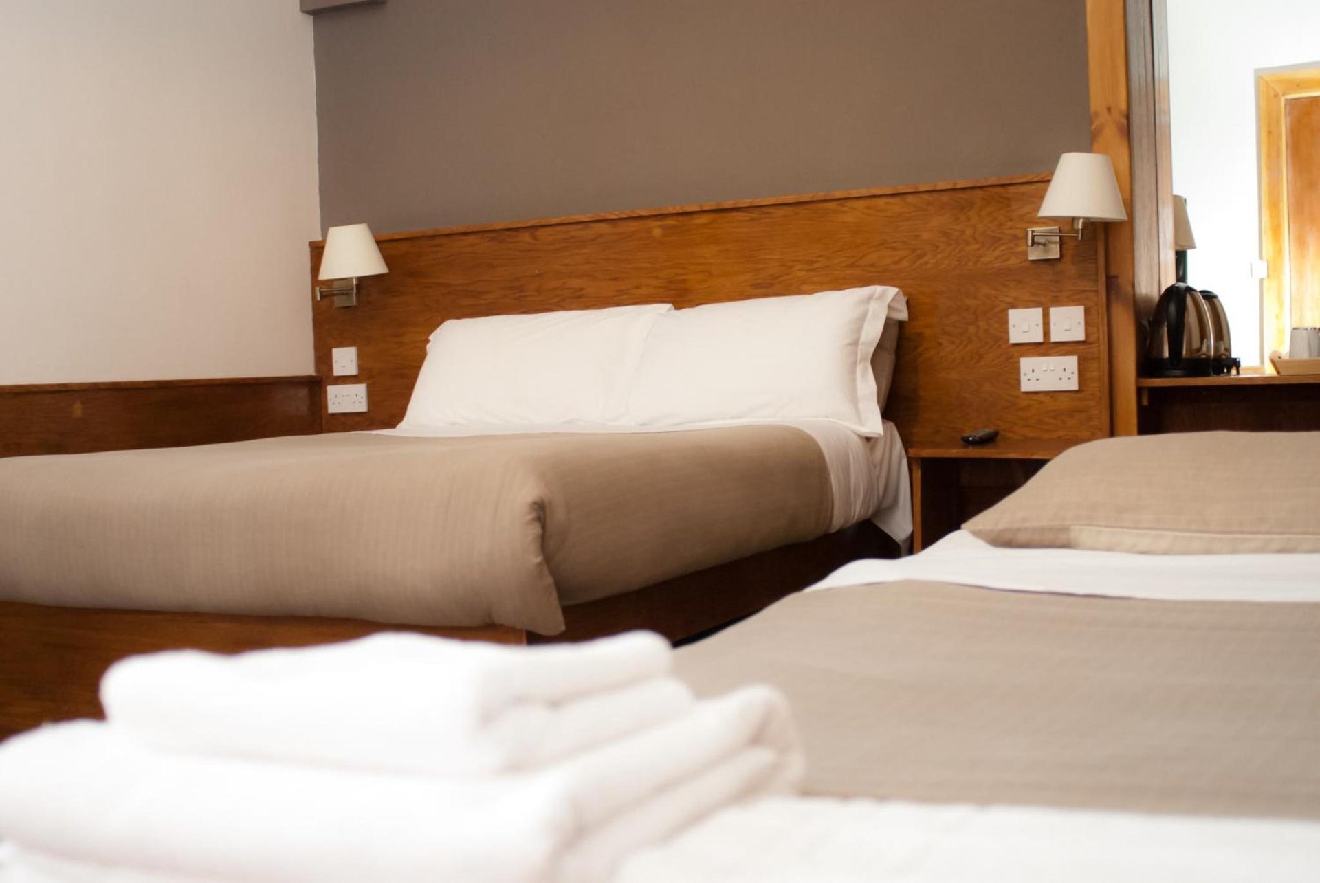 Edinburgh House Hotel