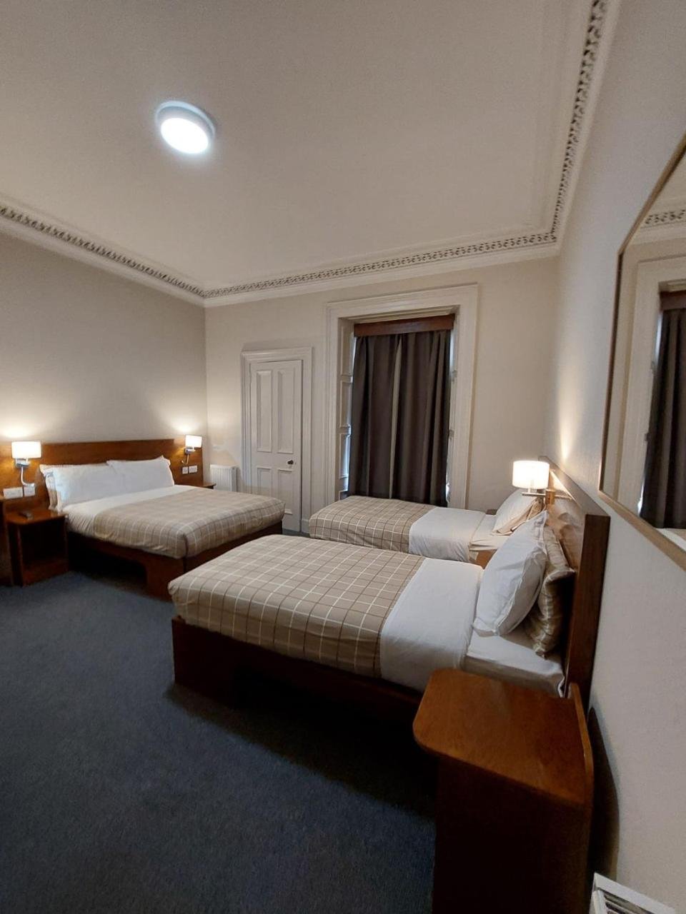 Photo of Family Room (4 Adults) #4