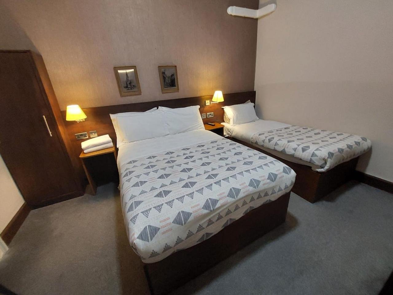 Photo of Family Room (3 Adults) #6