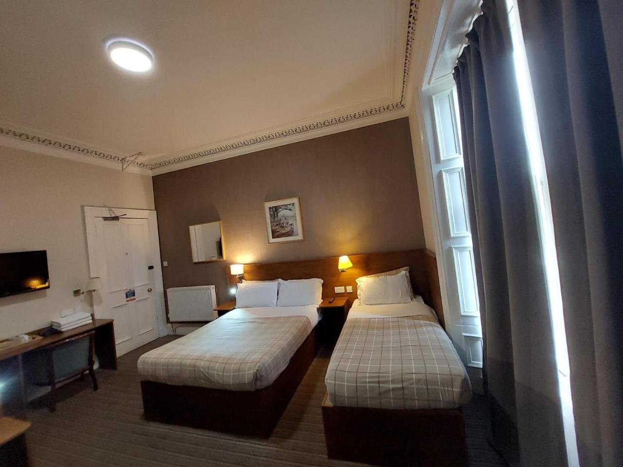 Photo of Family Room (4 Adults) #12