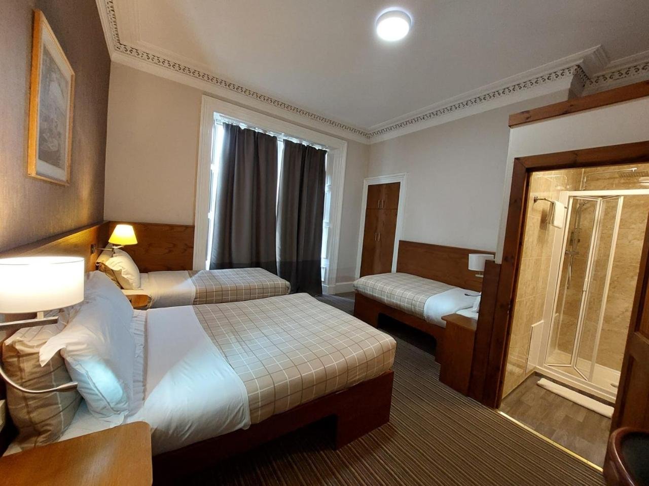 Photo of Family Room (4 Adults) #14