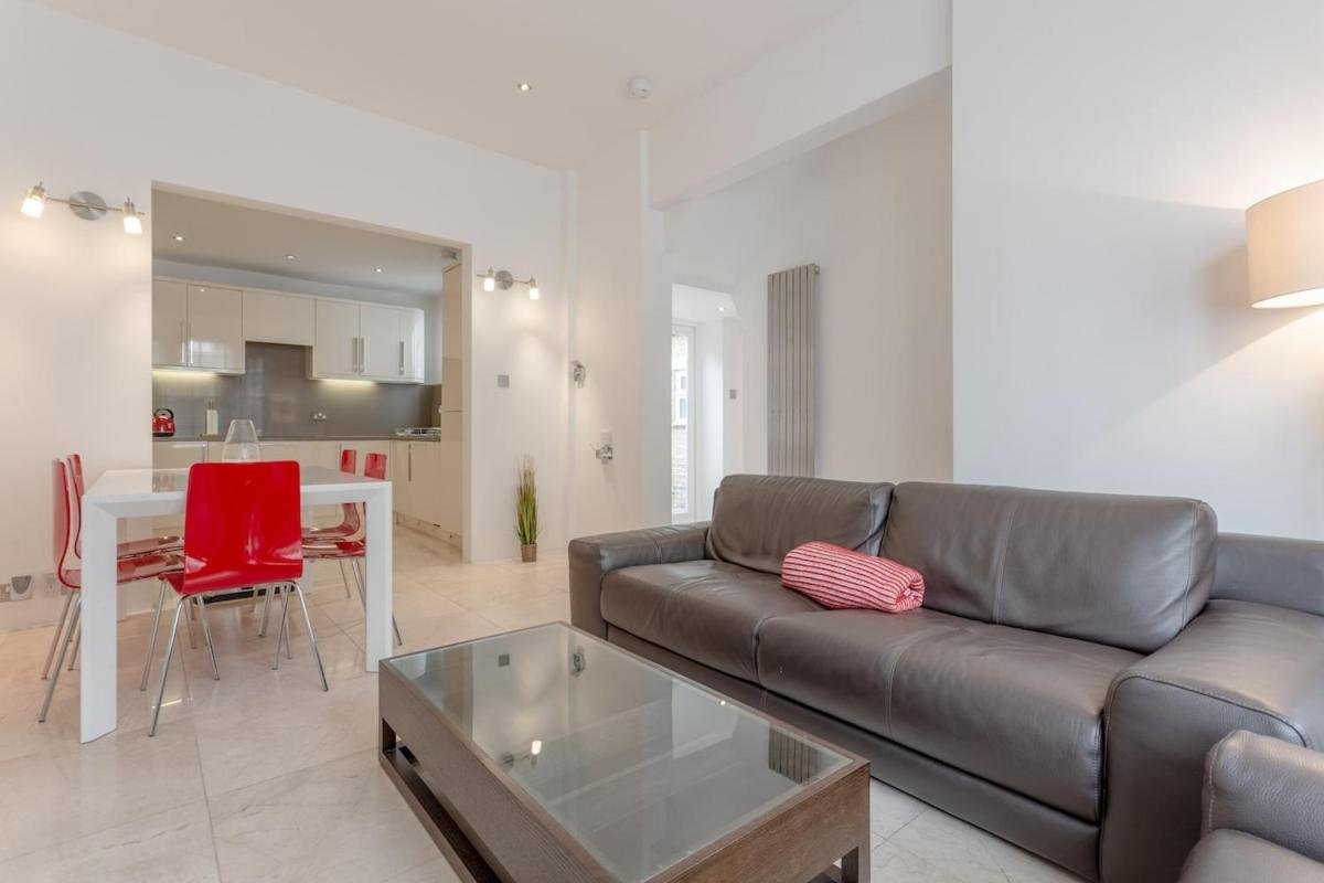 Bright Modern Large 1 Bed Flat in Battersea Clapham Junction — Greater London, London