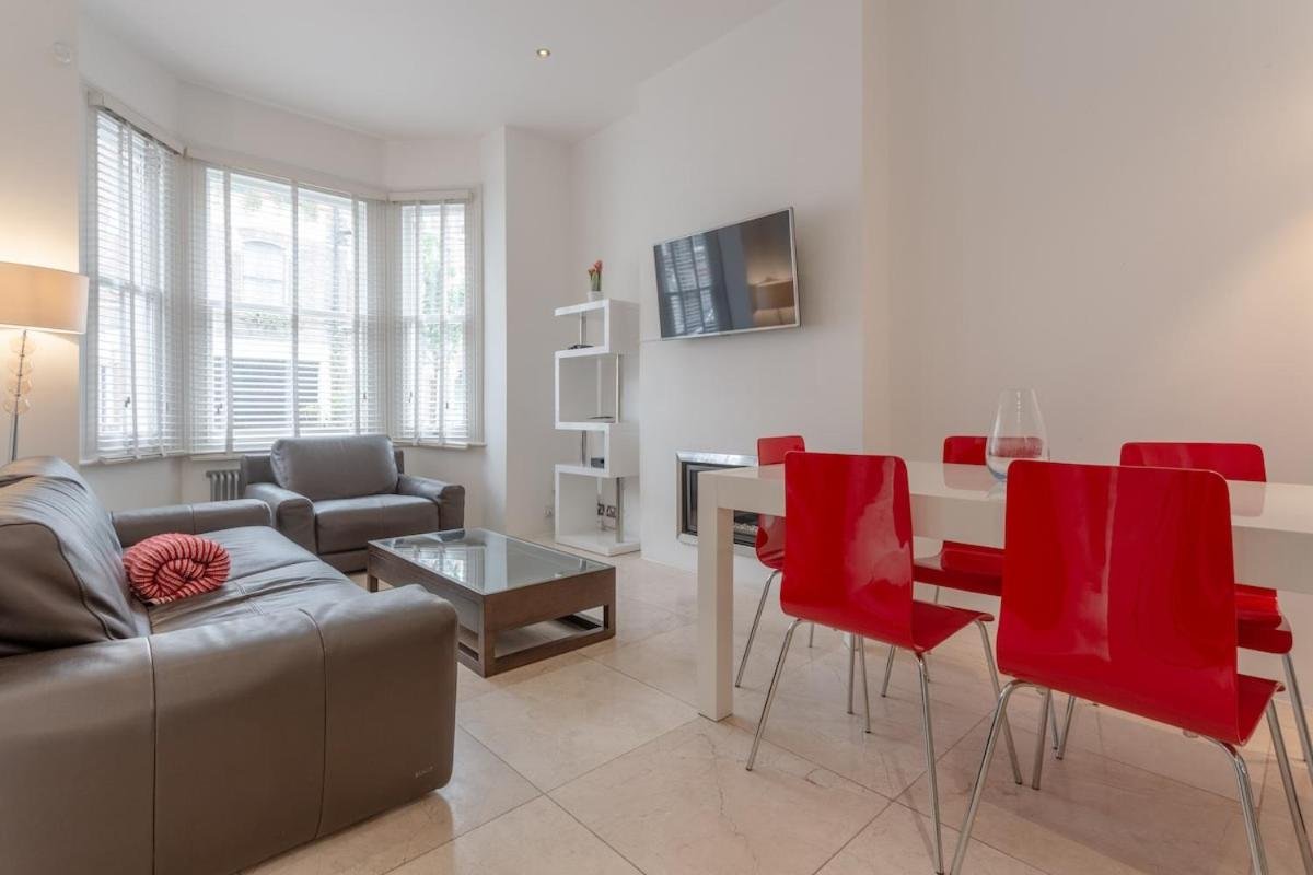 Bright Modern Large 1 Bed Flat in Battersea Clapham Junction photo 4