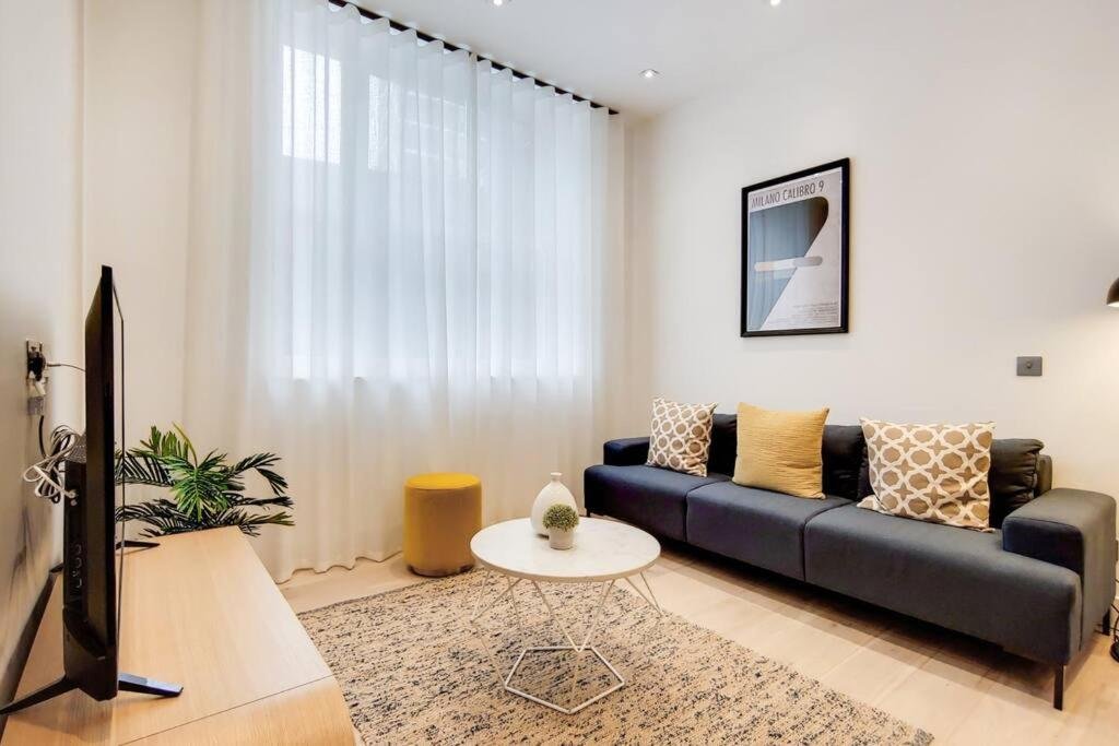 9 Borough Apartments - Spacious 2-Bed, 2-Bath Steps from London Bridge photo 4