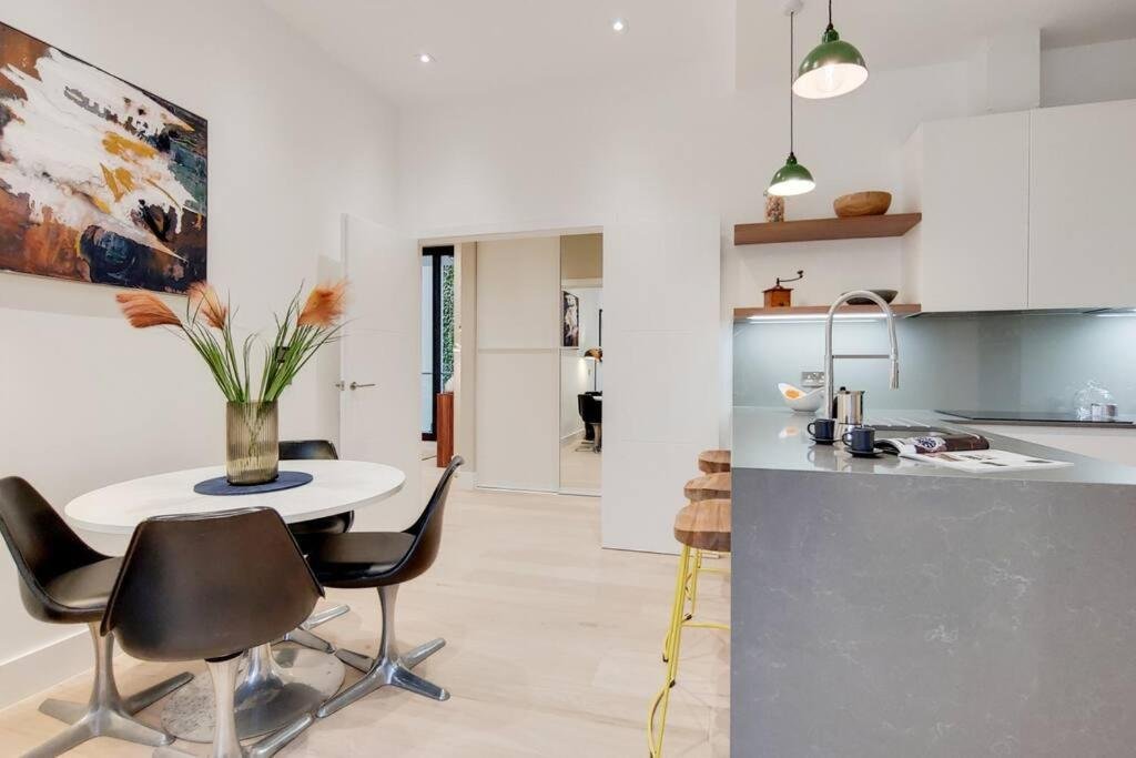 9 Borough Apartments - Spacious 2-Bed, 2-Bath Steps from London Bridge photo 3
