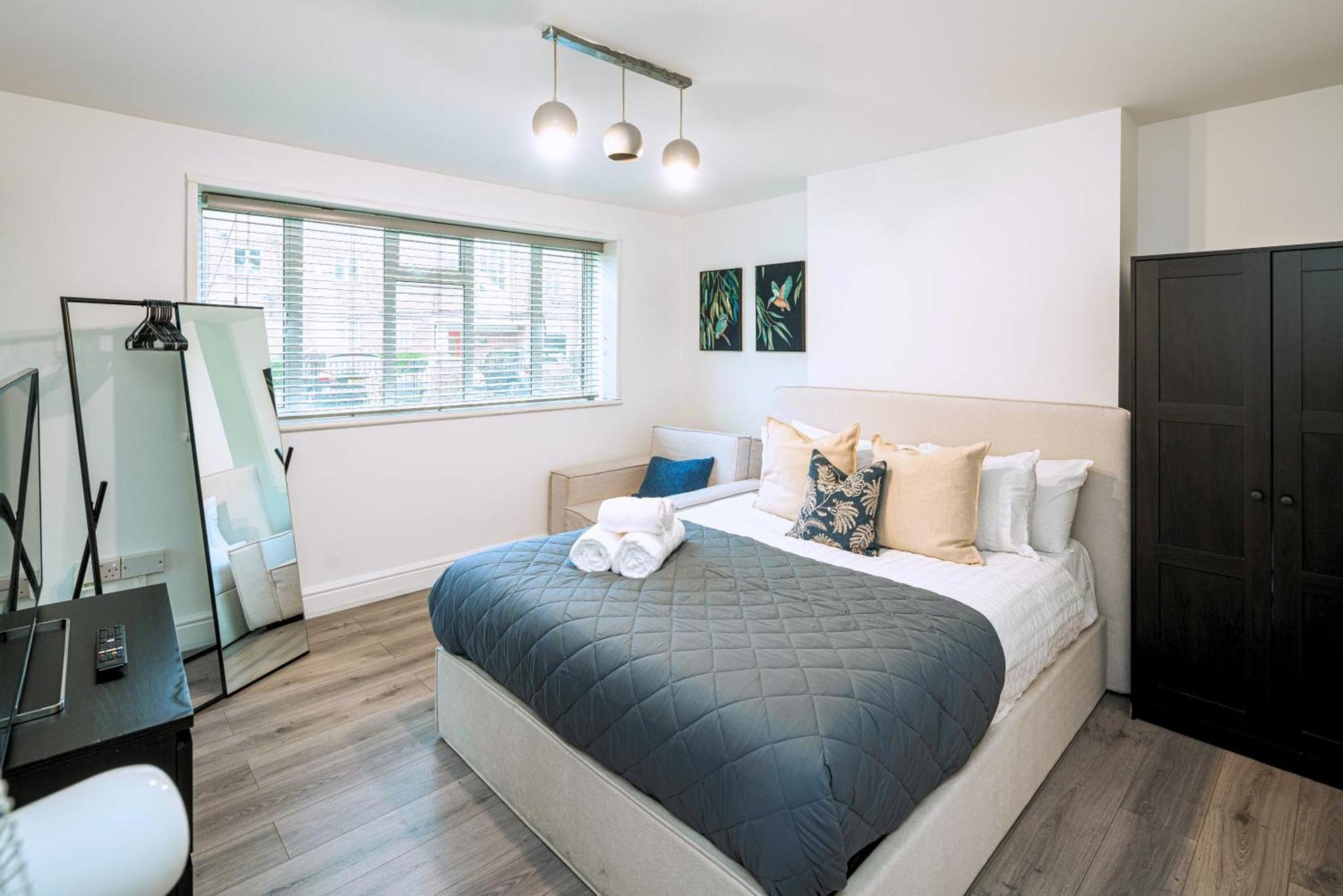Modern 3BR with Fast Links to Central London photo 1
