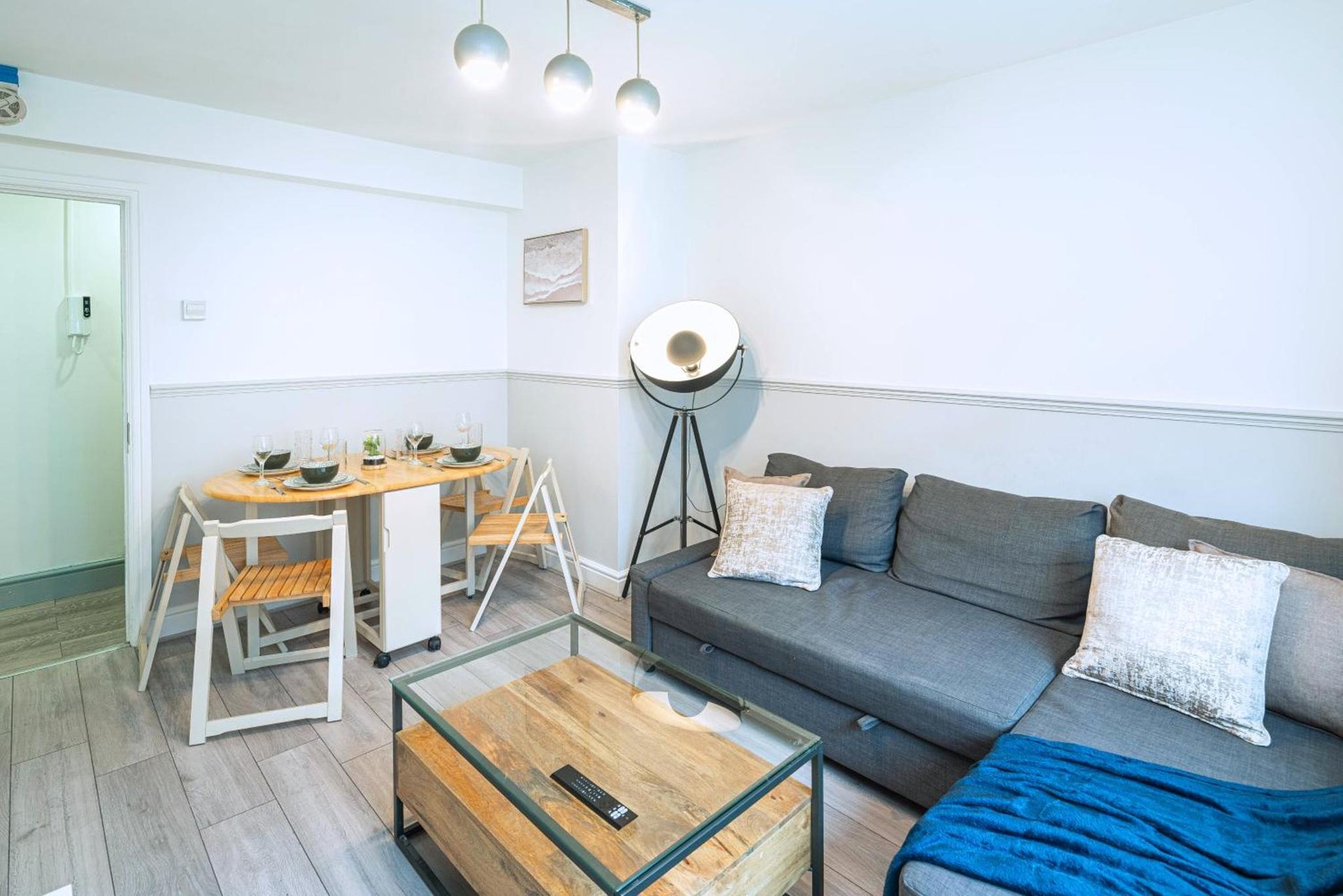 Modern 3BR with Fast Links to Central London photo 3