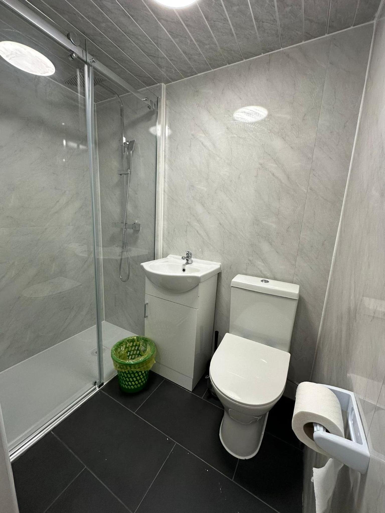 Budget Ensuit Room, Quiet Stay, East London, Fast WiFi, Steps Away From London Eye, Near Metro photo 2
