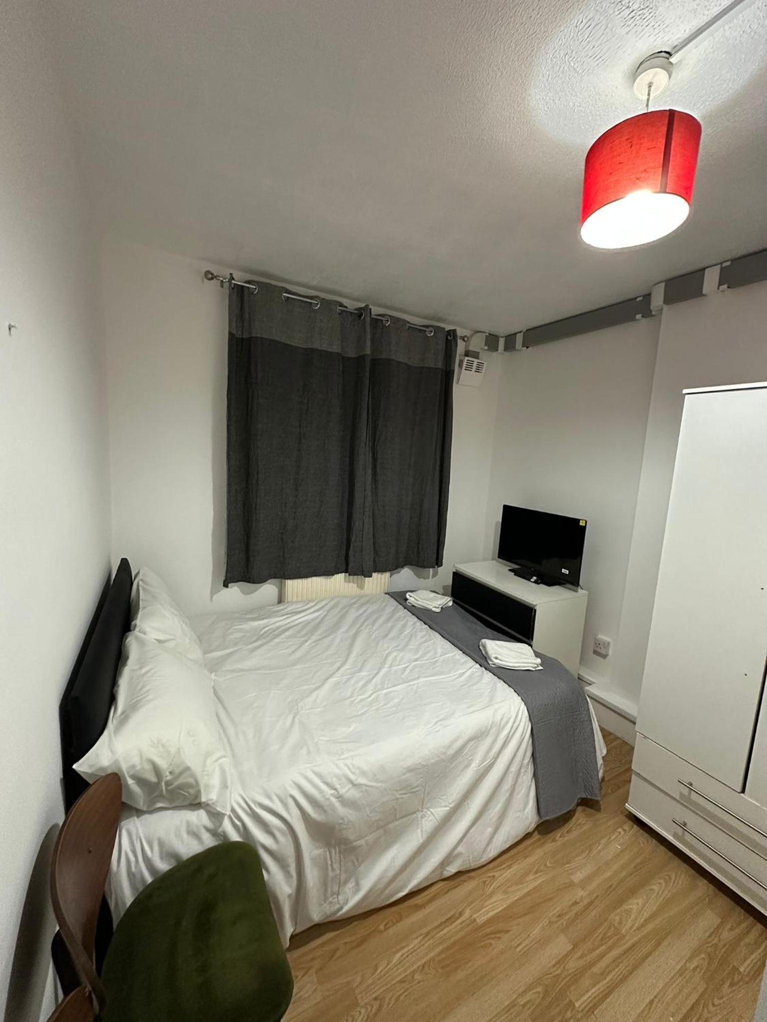Budget Ensuit Room, Quiet Stay, East London, Fast WiFi, Steps Away From London Eye, Near Metro photo 4