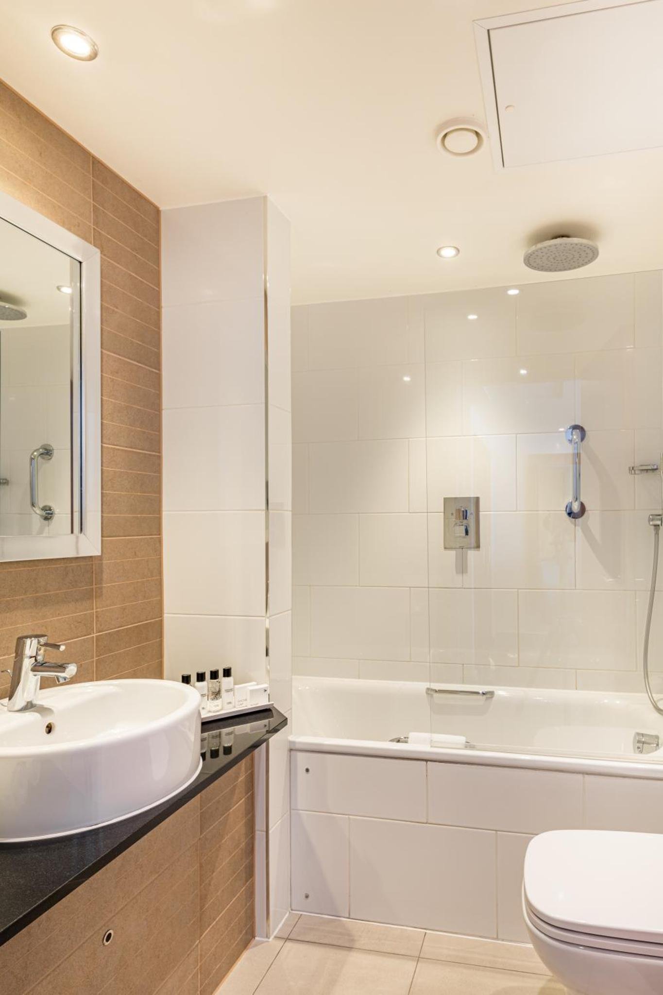 The Marble Arch Hotel, by Thistle photo 2