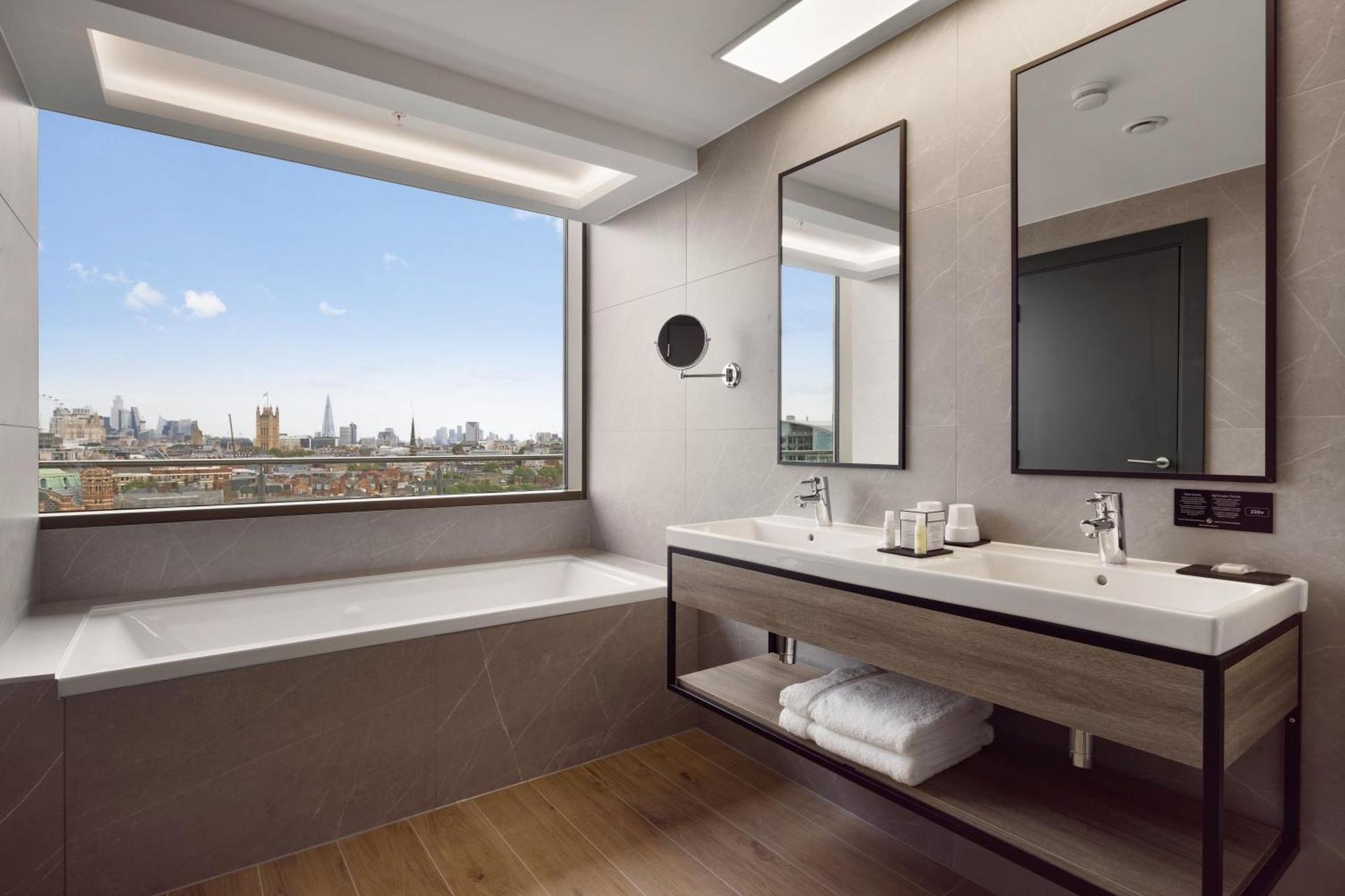Riu Plaza London Victoria photo 2