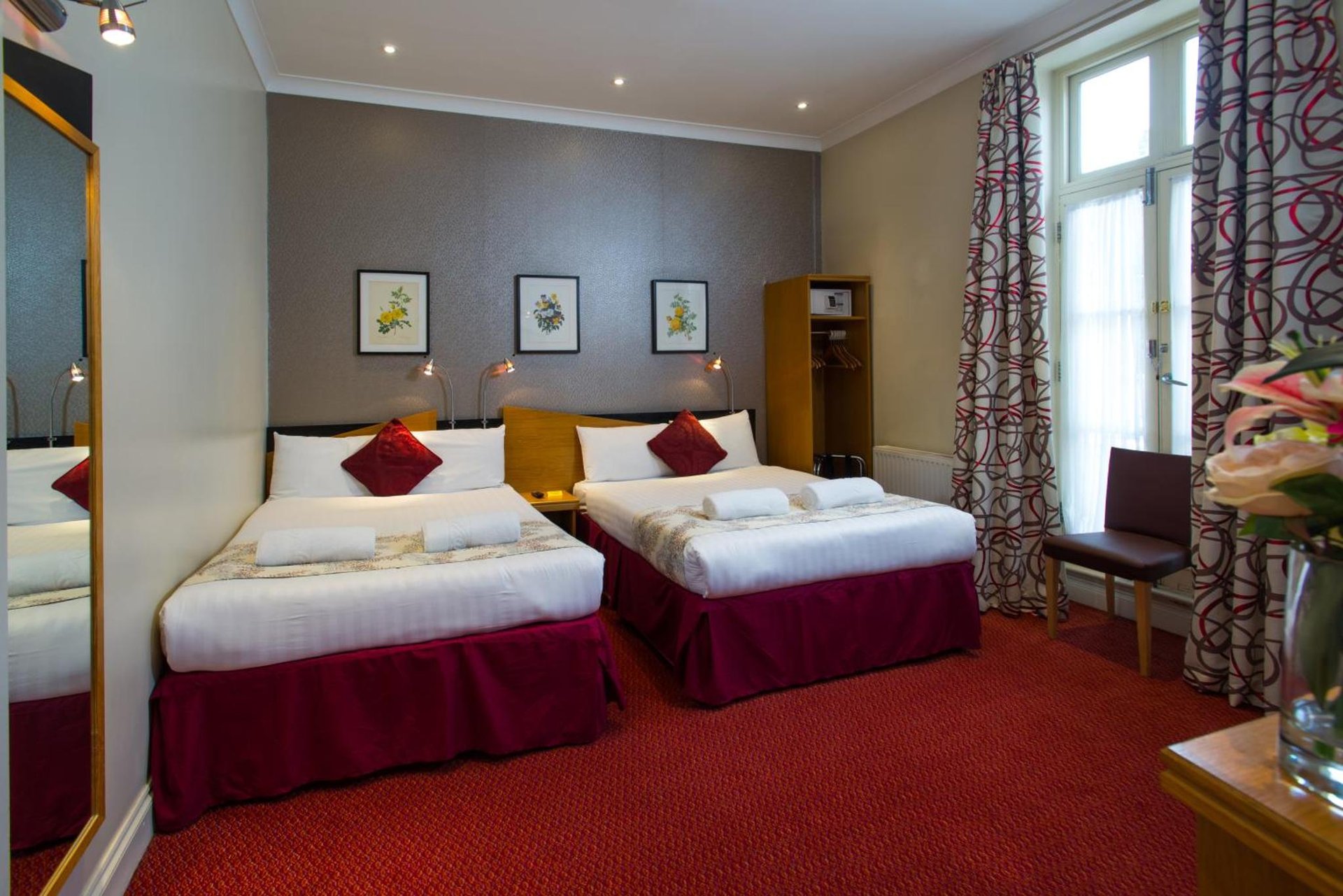 Best Western Buckingham Palace Rd photo 1