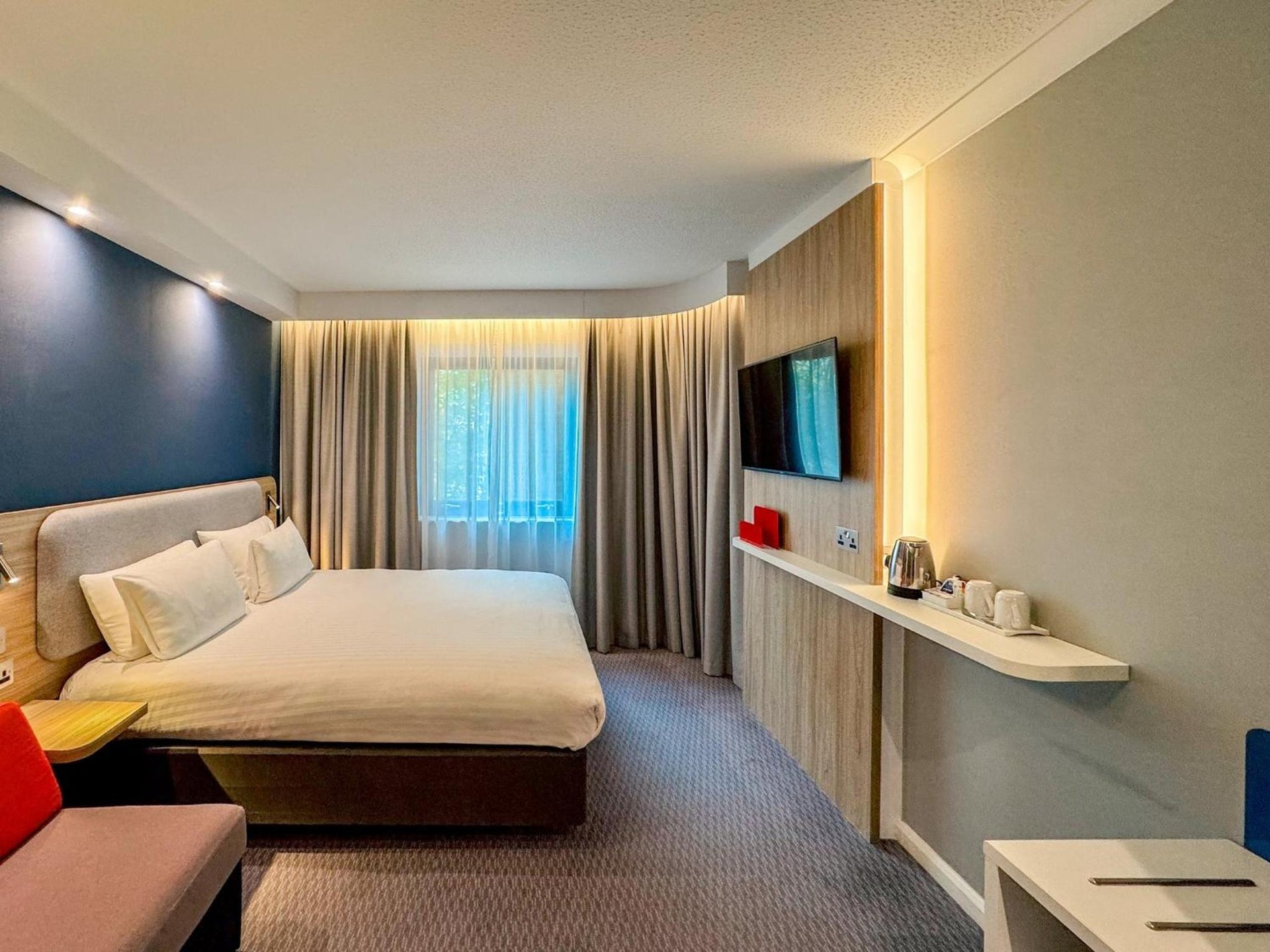 Holiday Inn Express London Stratford by IHG photo 1