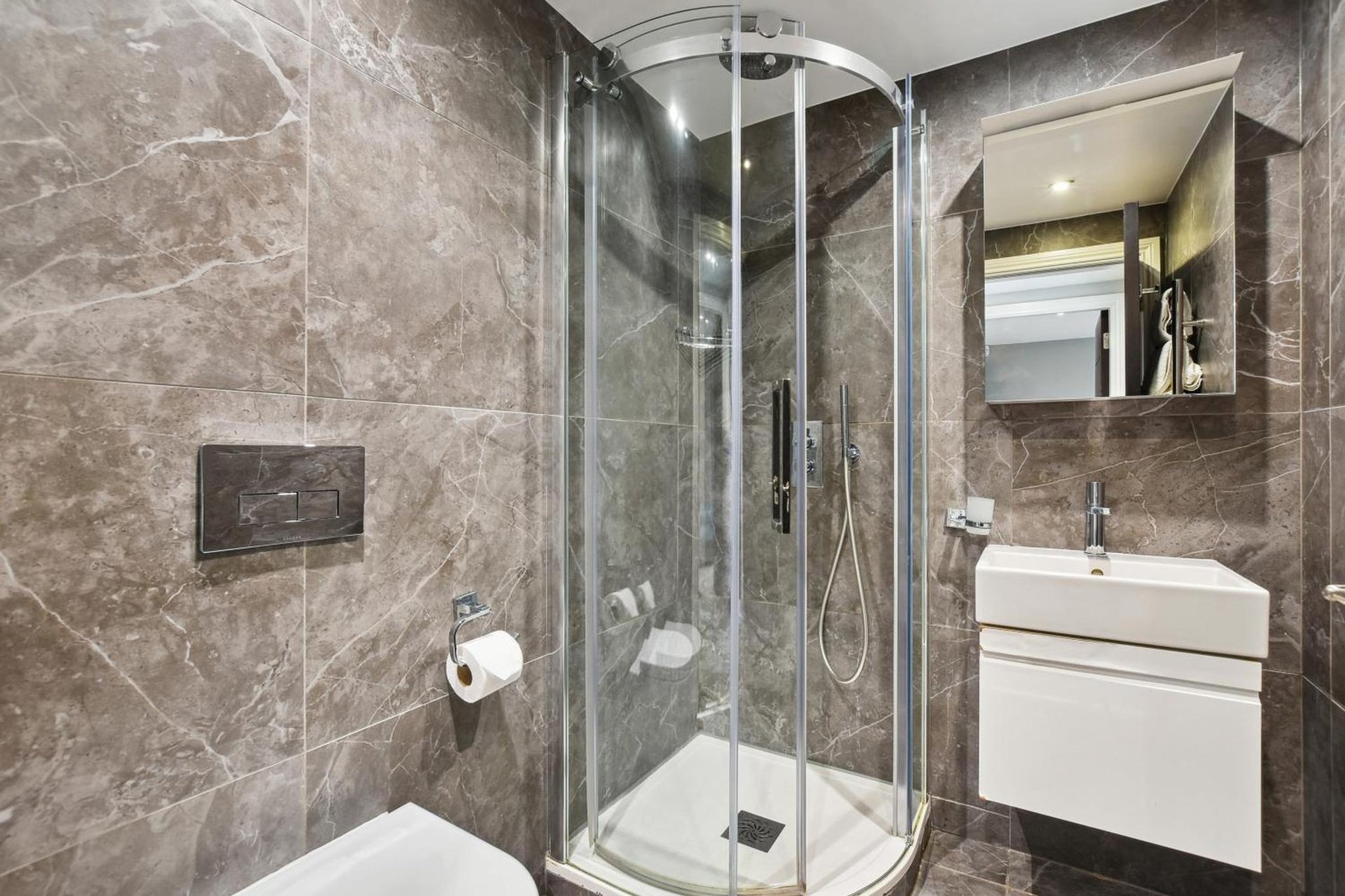 Buckingham Palace Residences by Aeria Apartments photo 2