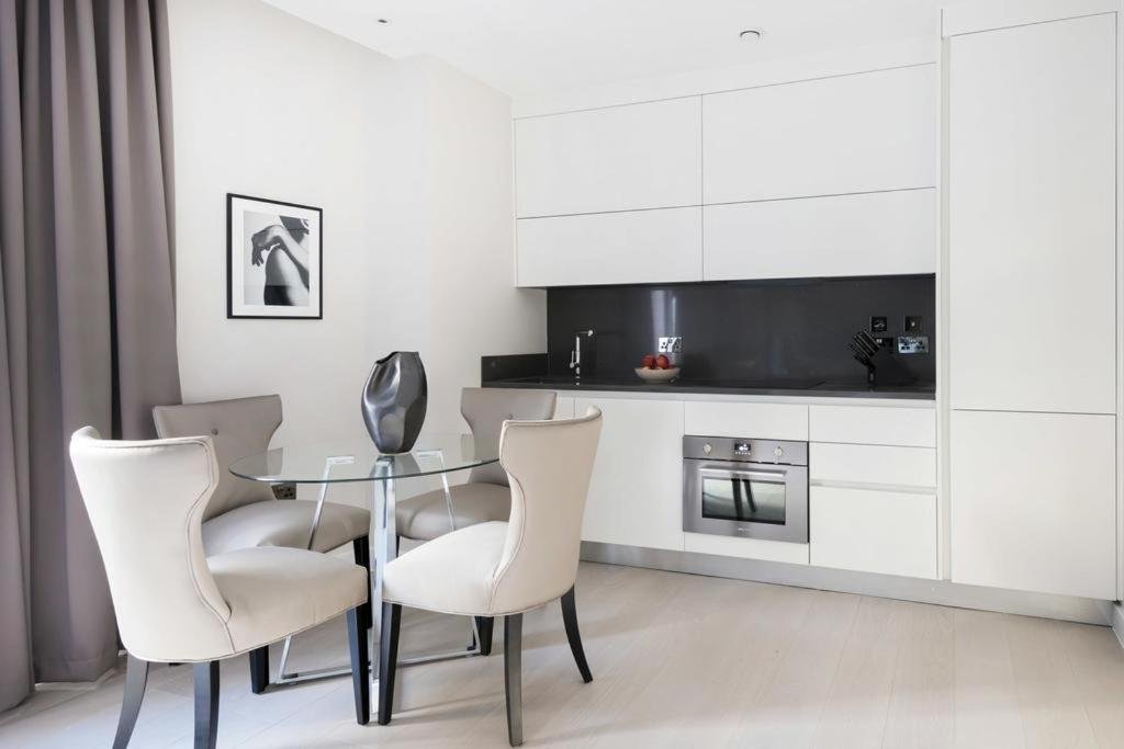 Buckingham Palace Residences by Aeria Apartments photo 3