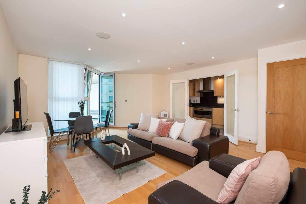 Charming 2 bed Thames view photo 1
