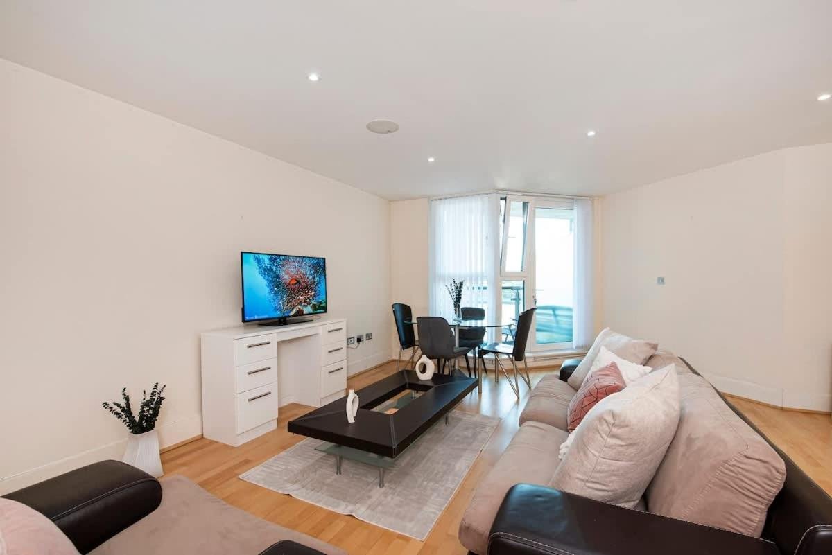 Charming 2 bed Thames view photo 4