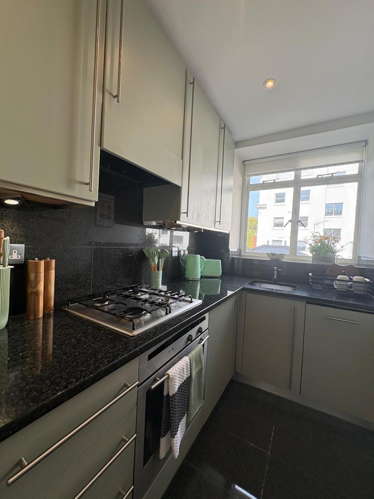 Stylish 1 Bed in Knightsbridge Prime Location photo 1