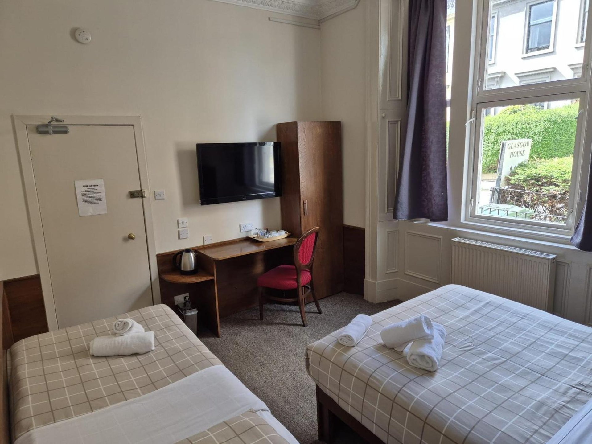 Family Room (3 Adults)