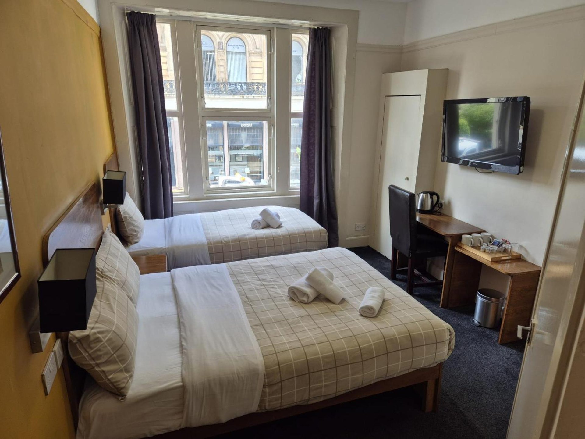 Family Room (3 Adults)