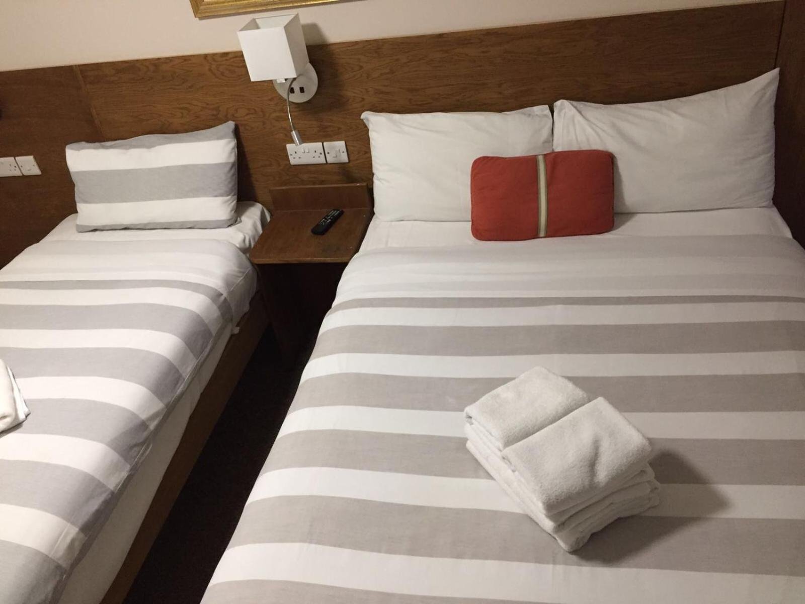 Family Room (3 Adults)