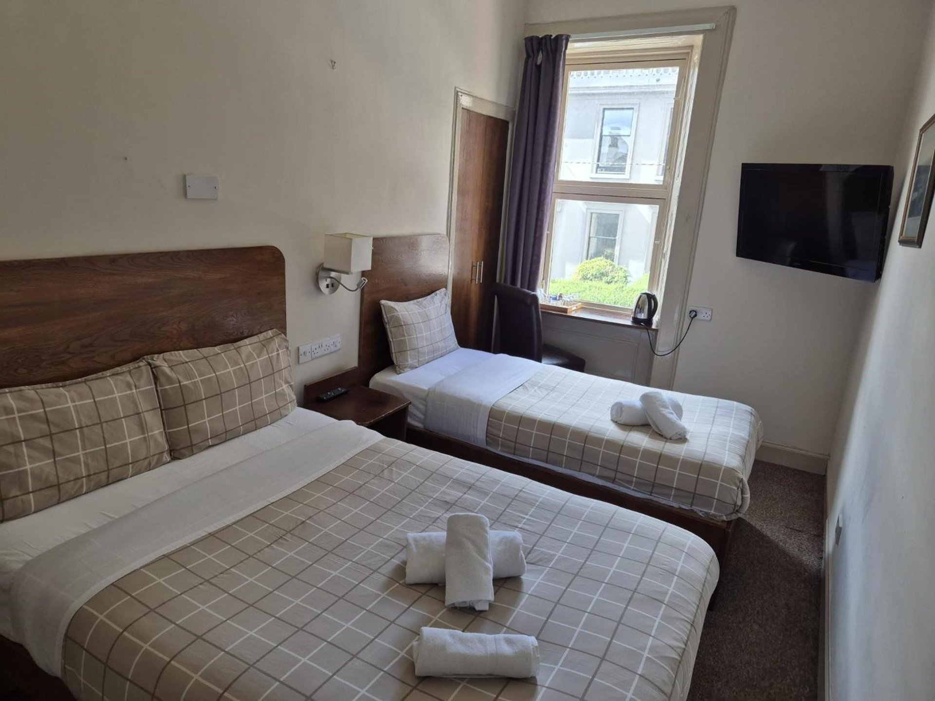 Family Room (3 Adults)