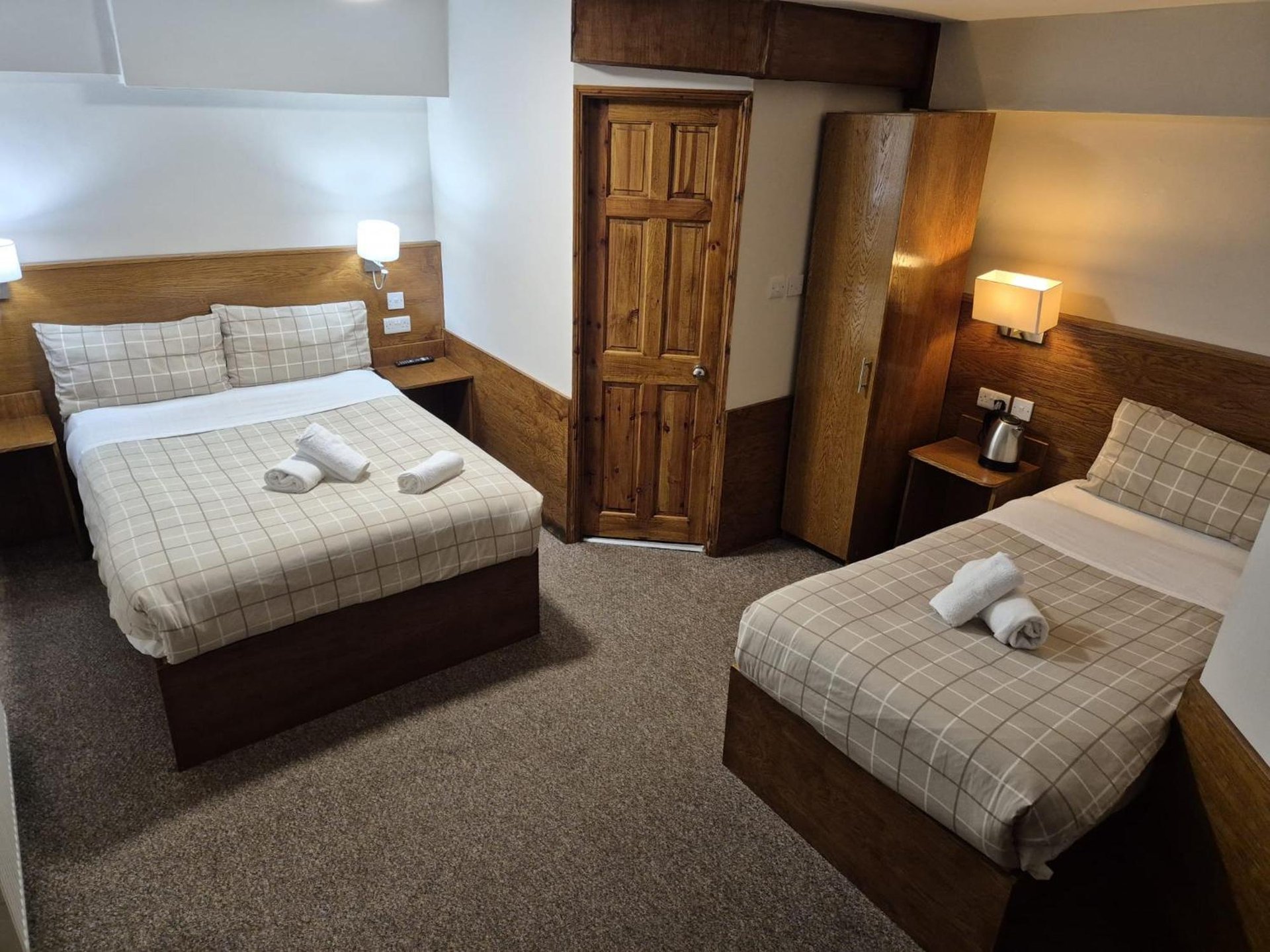 Family Room (3 Adults)