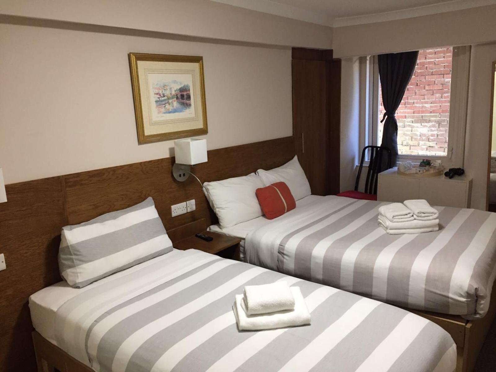 Family Room (3 Adults)