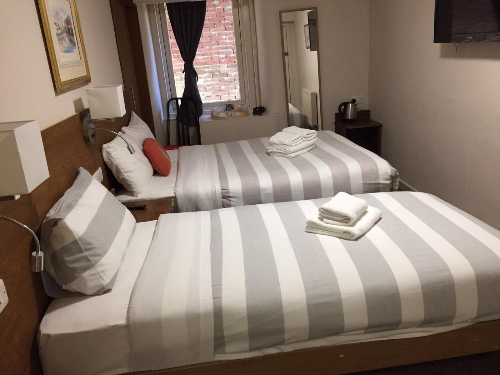 Family Room (3 Adults)