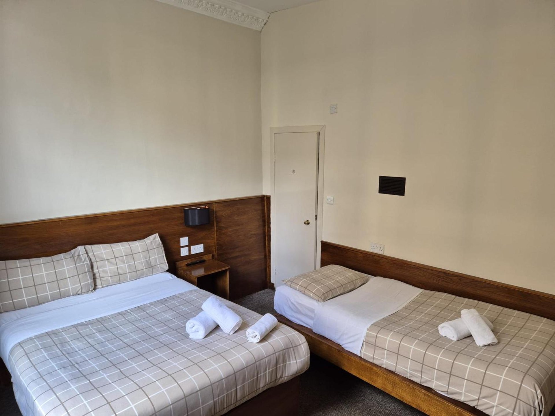 Family Room (3 Adults)