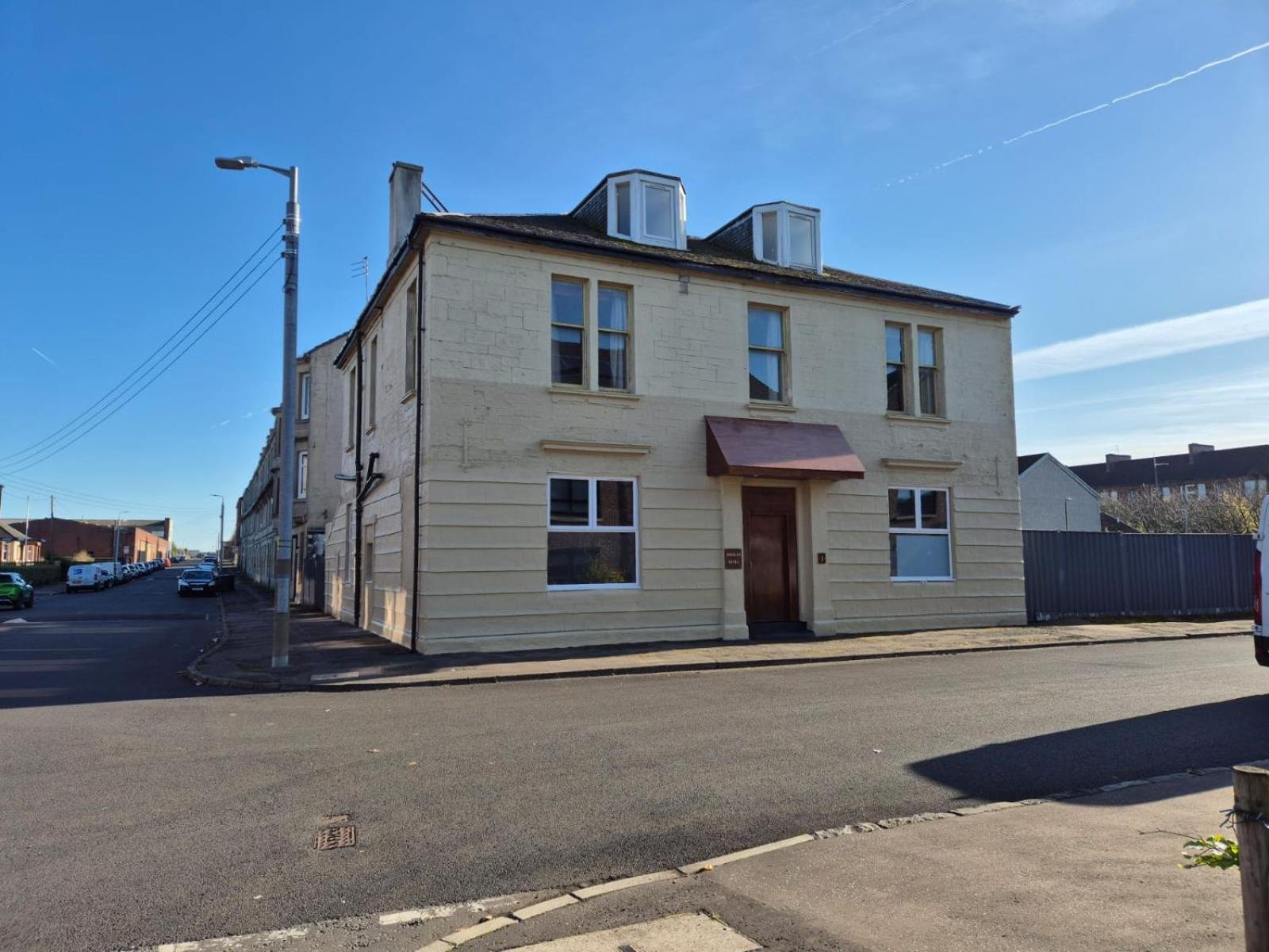 Douglas Hotel - Image 1