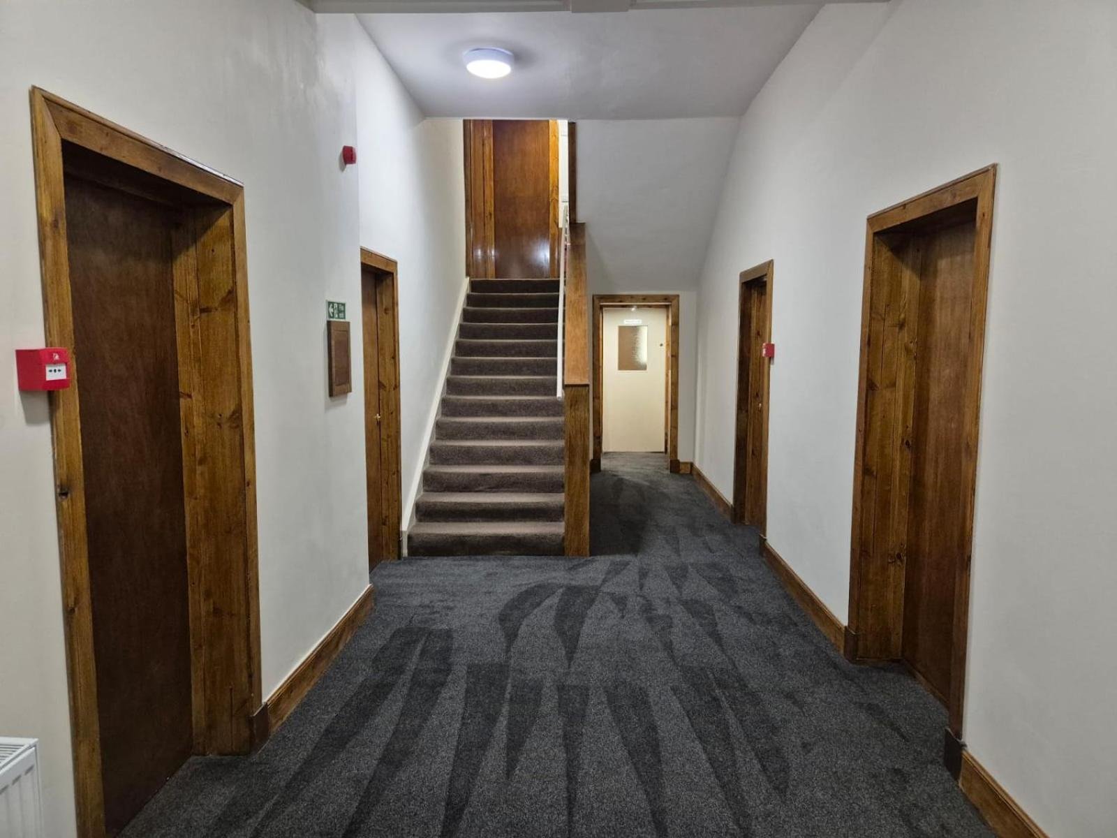 Douglas Hotel - Image 3