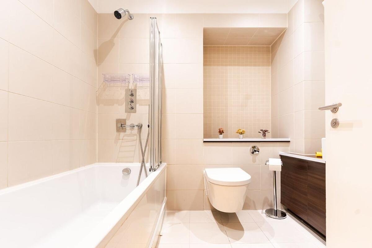 Prime Location in Farringdon Large One Bedroom Flat photo 2
