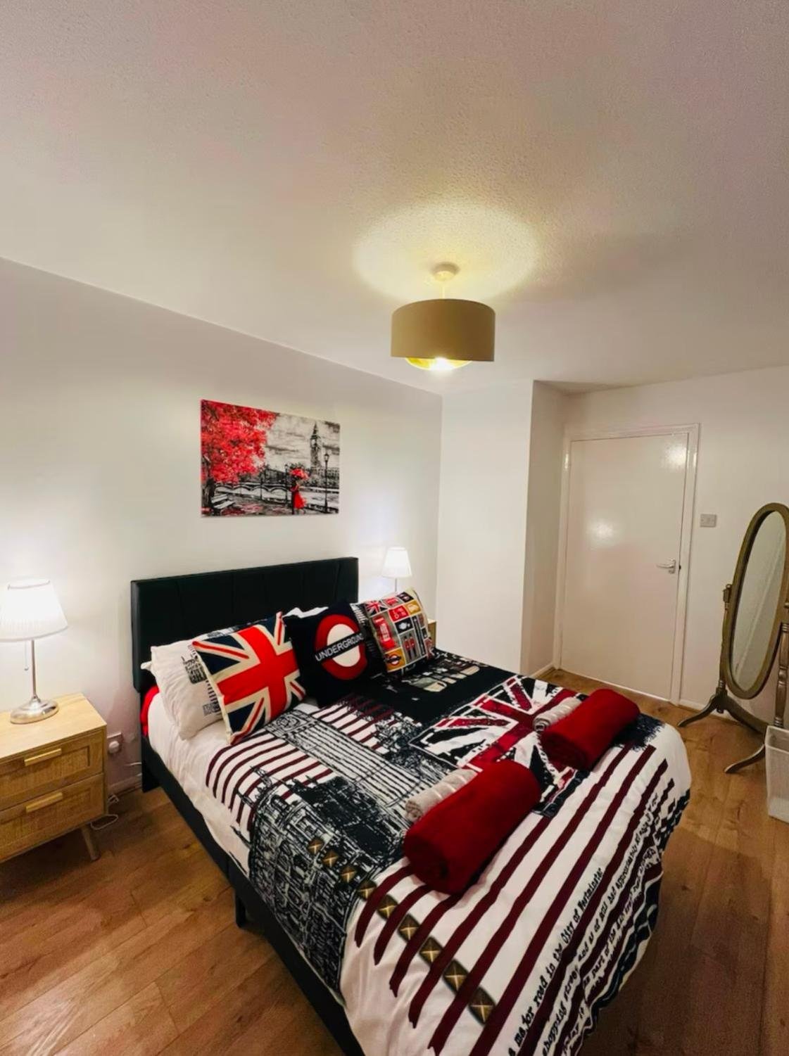 Thematic London Apartment in Holloway photo 1