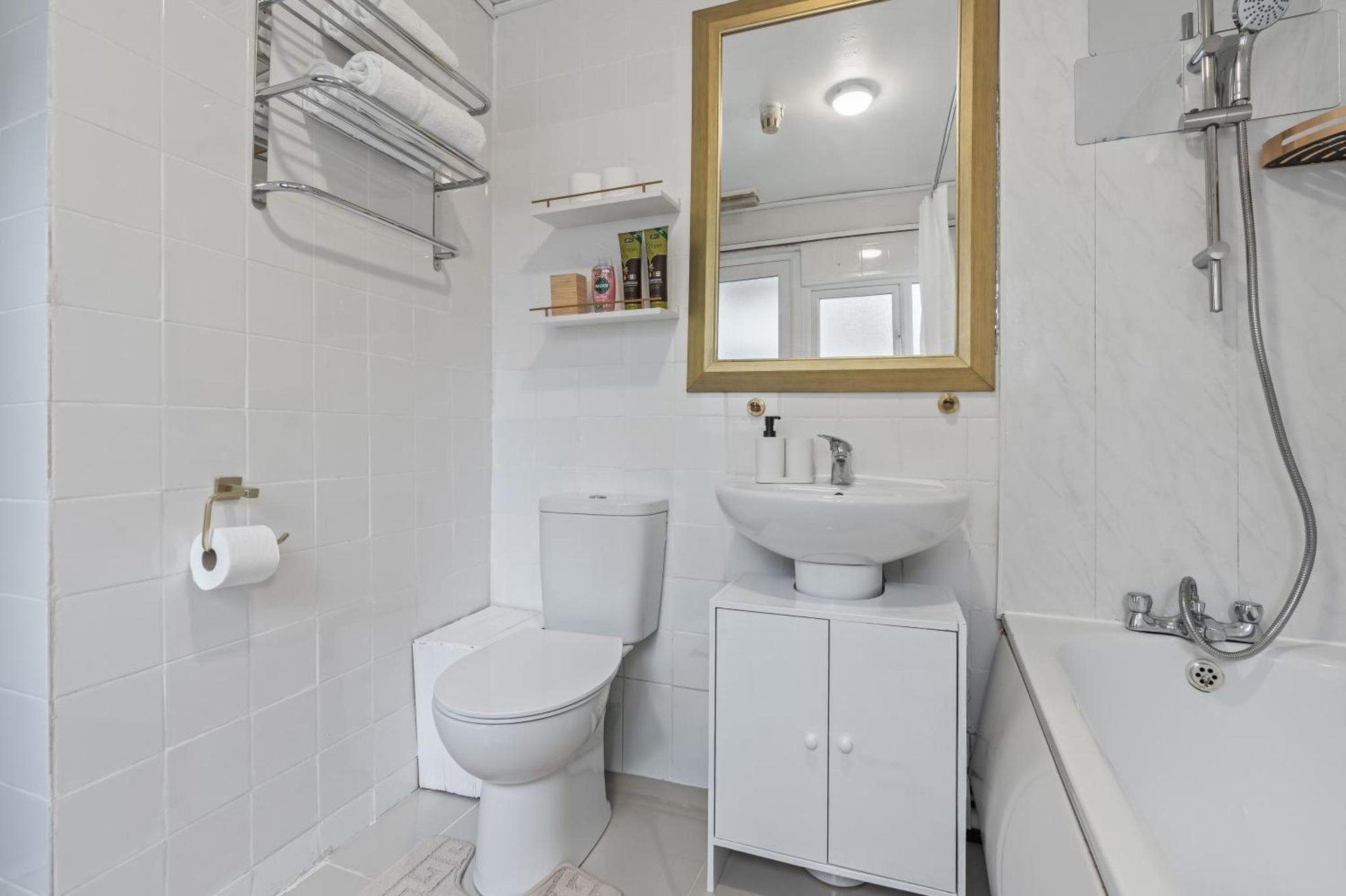 Stylish 3 Bed Fulham Sleeps 10, Stamford Bridge photo 2