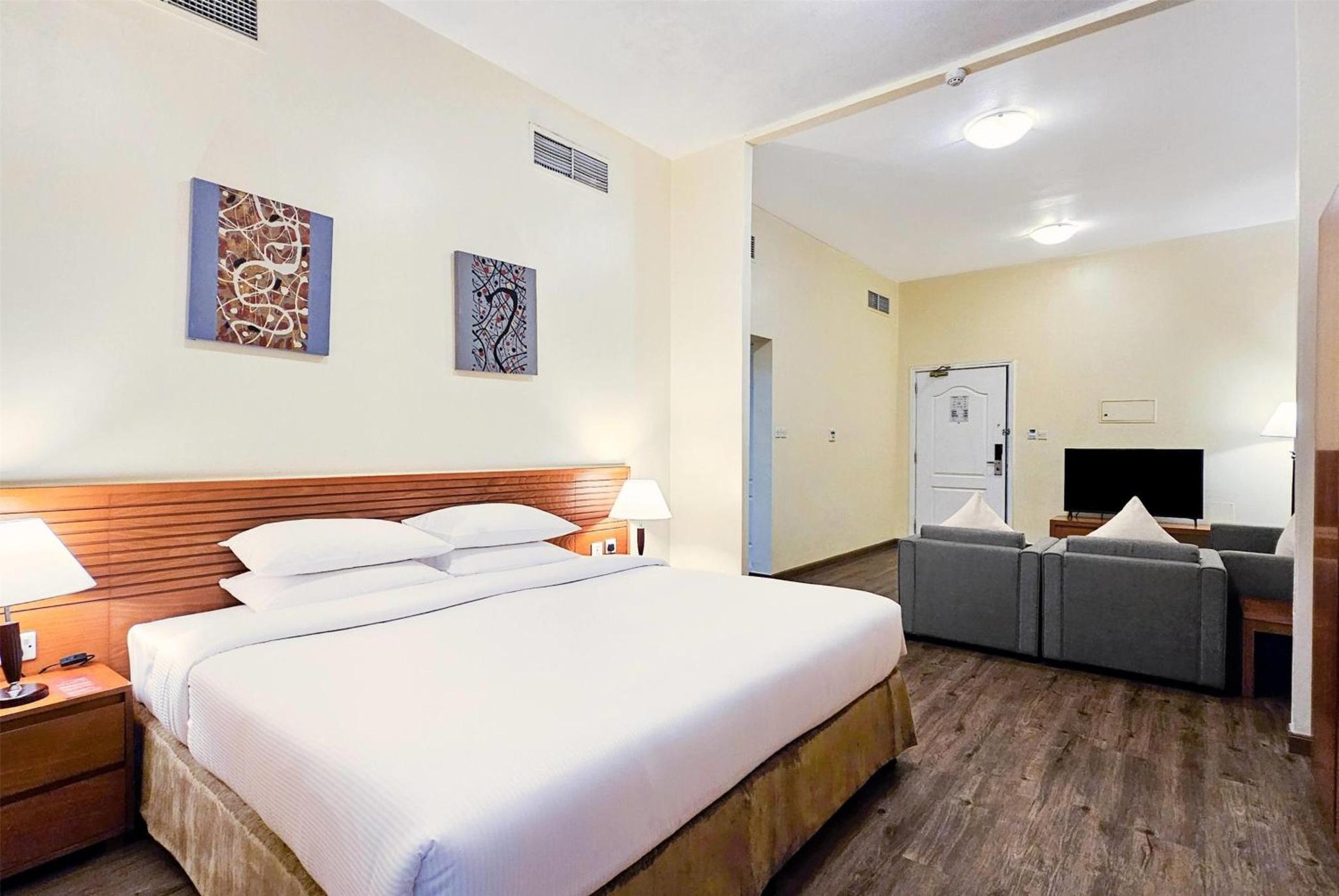 Ramada Hotel & Suites by Wyndham Ajman - Image 5