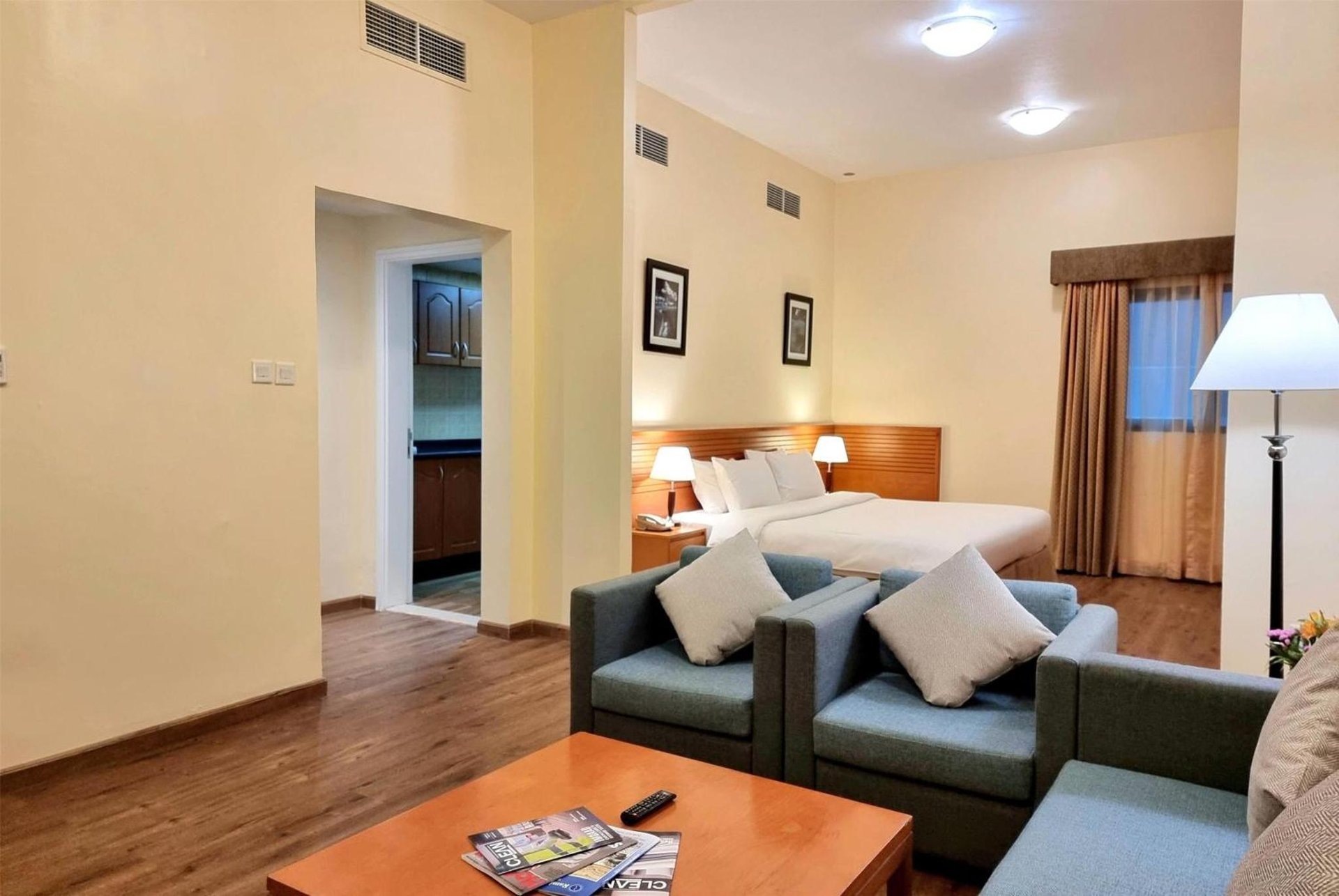 King Studio - Smoking