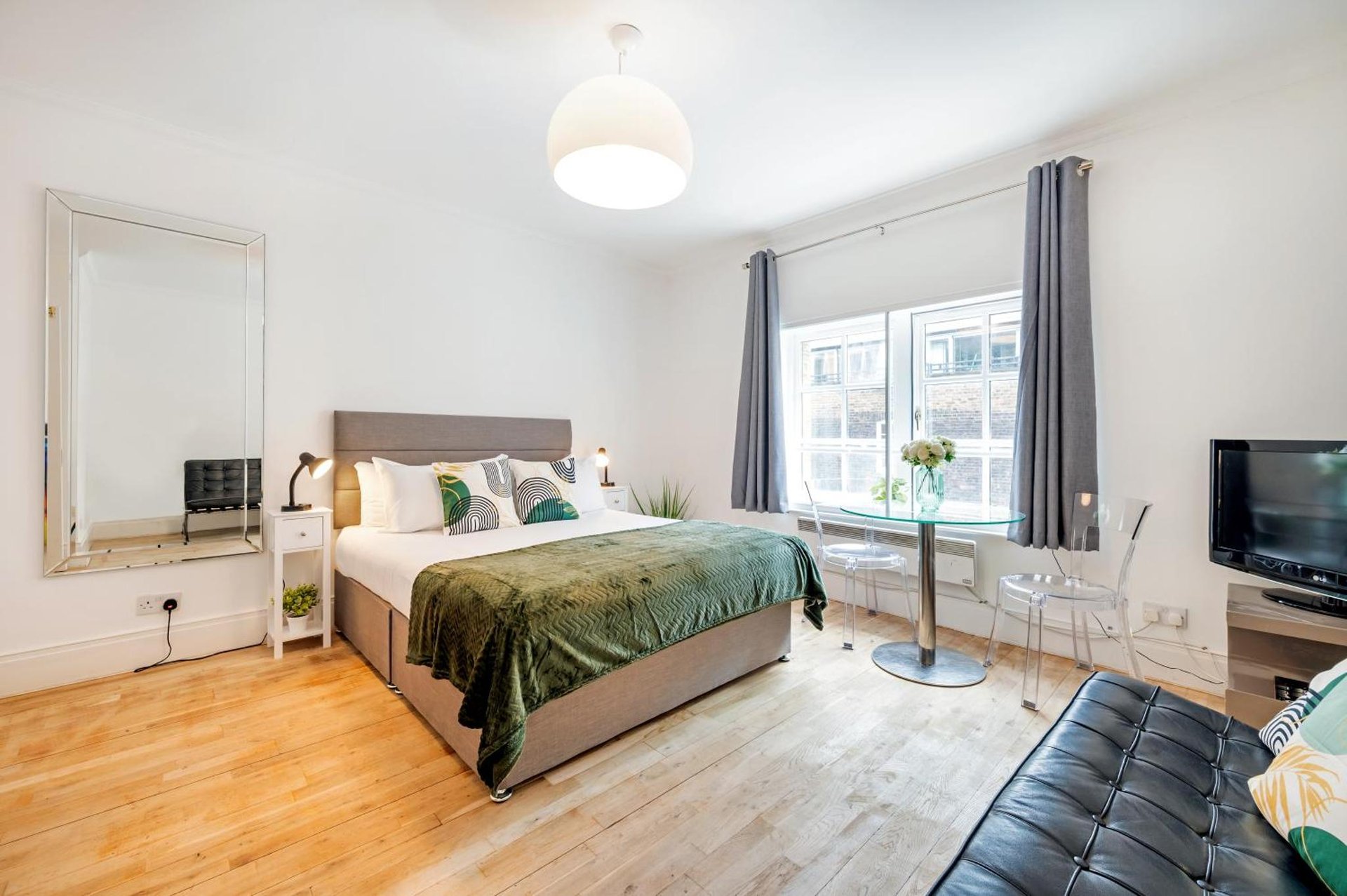 Welcome London - Short's Gardens — Greater London, London