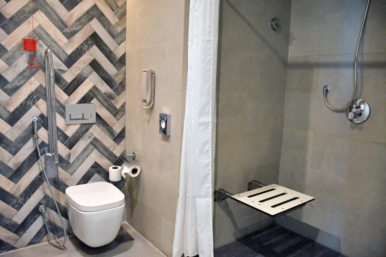 Photo of Standard Twin room Mobility Access Seaview - Non Smoking #5